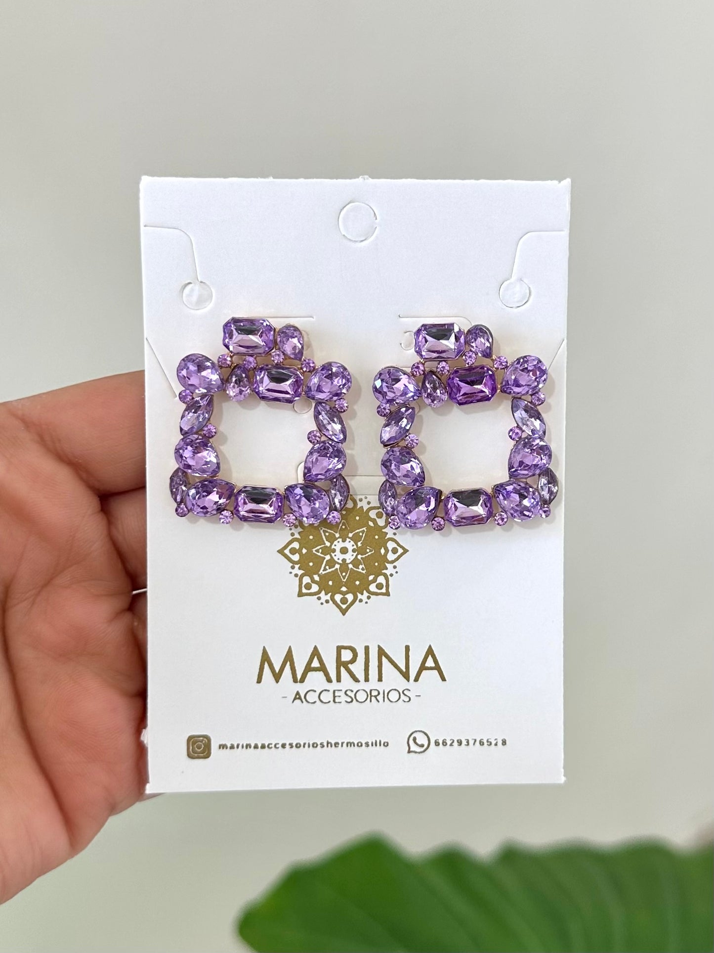 Aretes de pedrería morados
