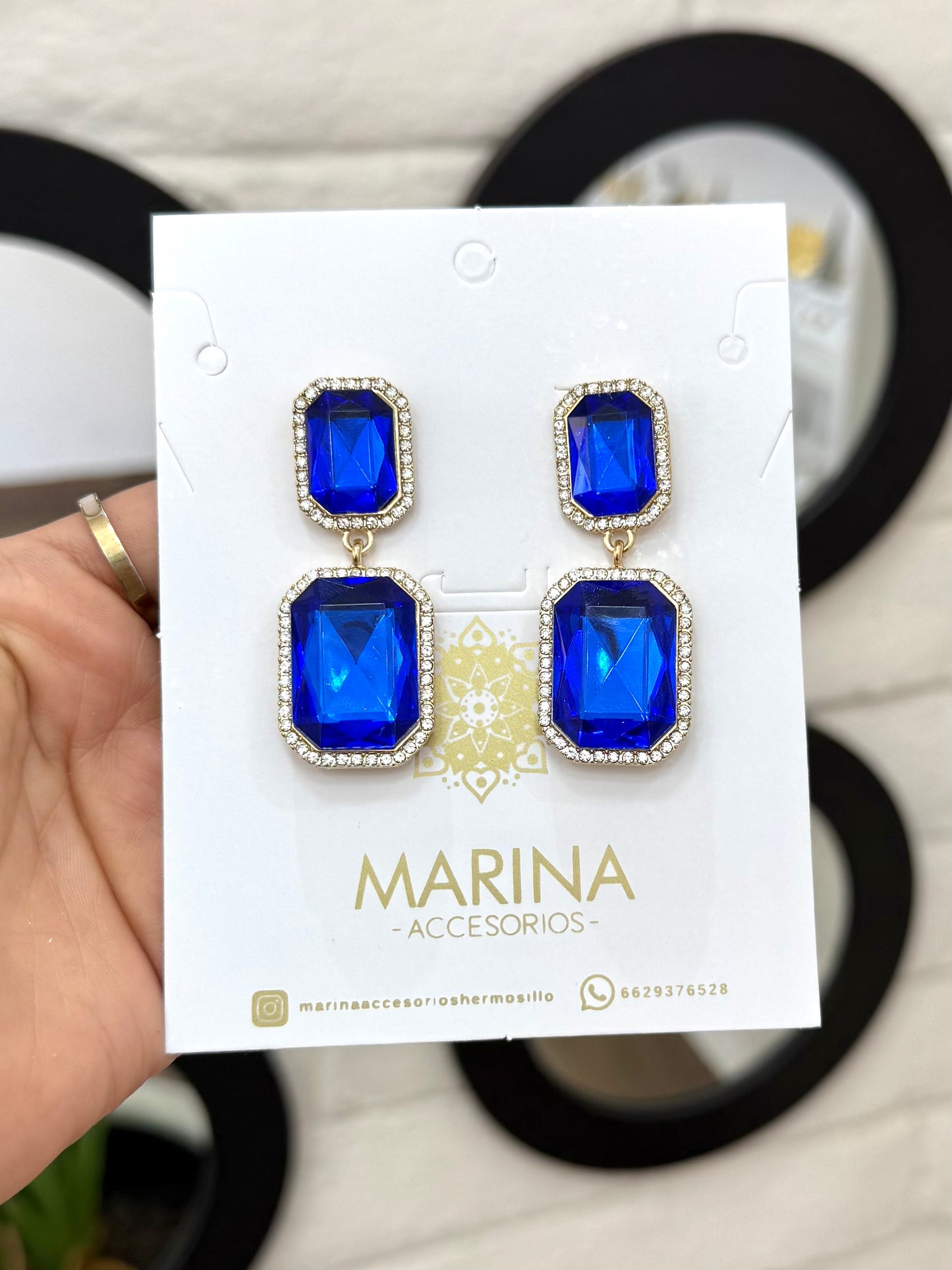 Arete de pedrería azul