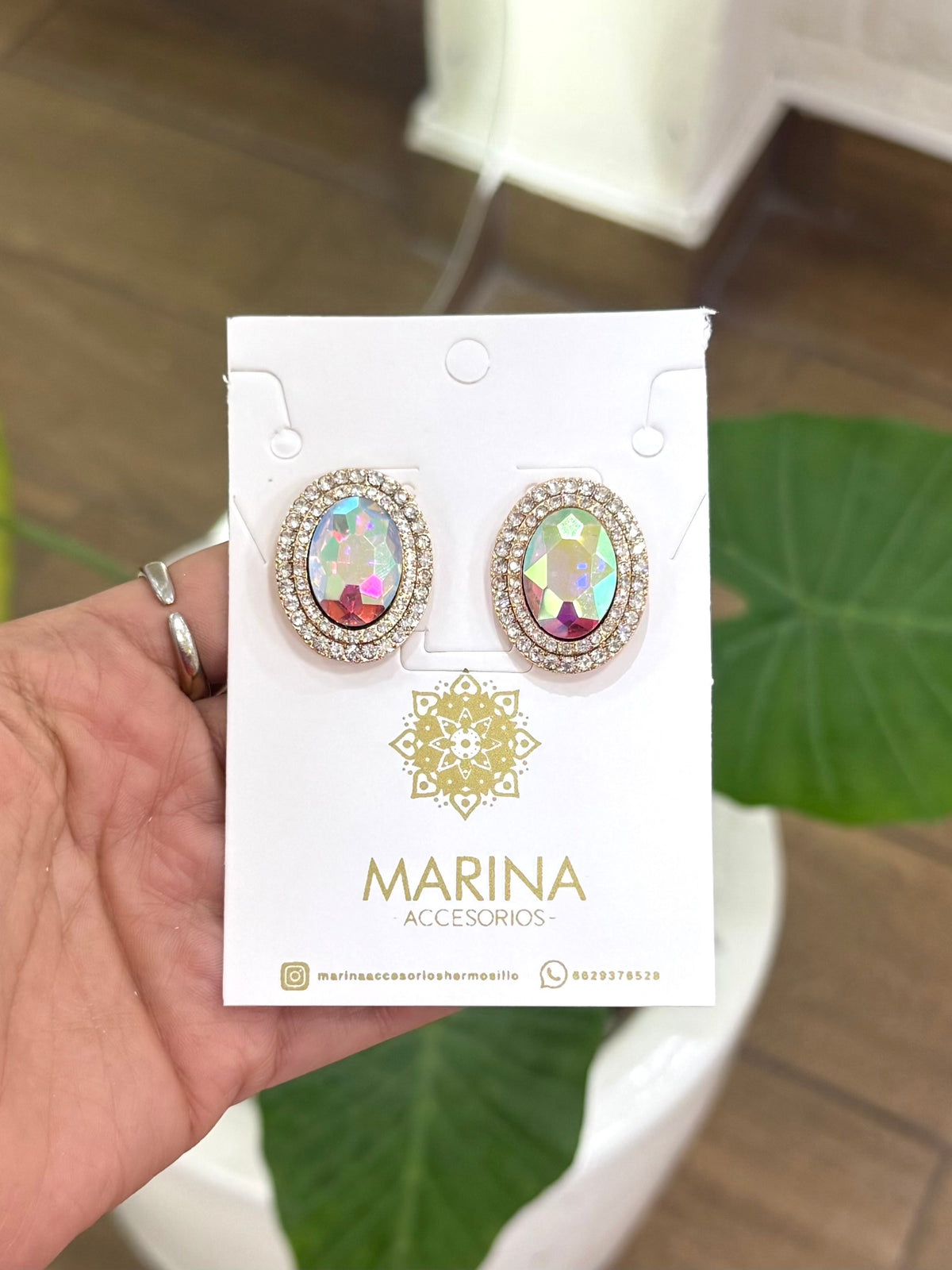Aretes de pedrería tornasol