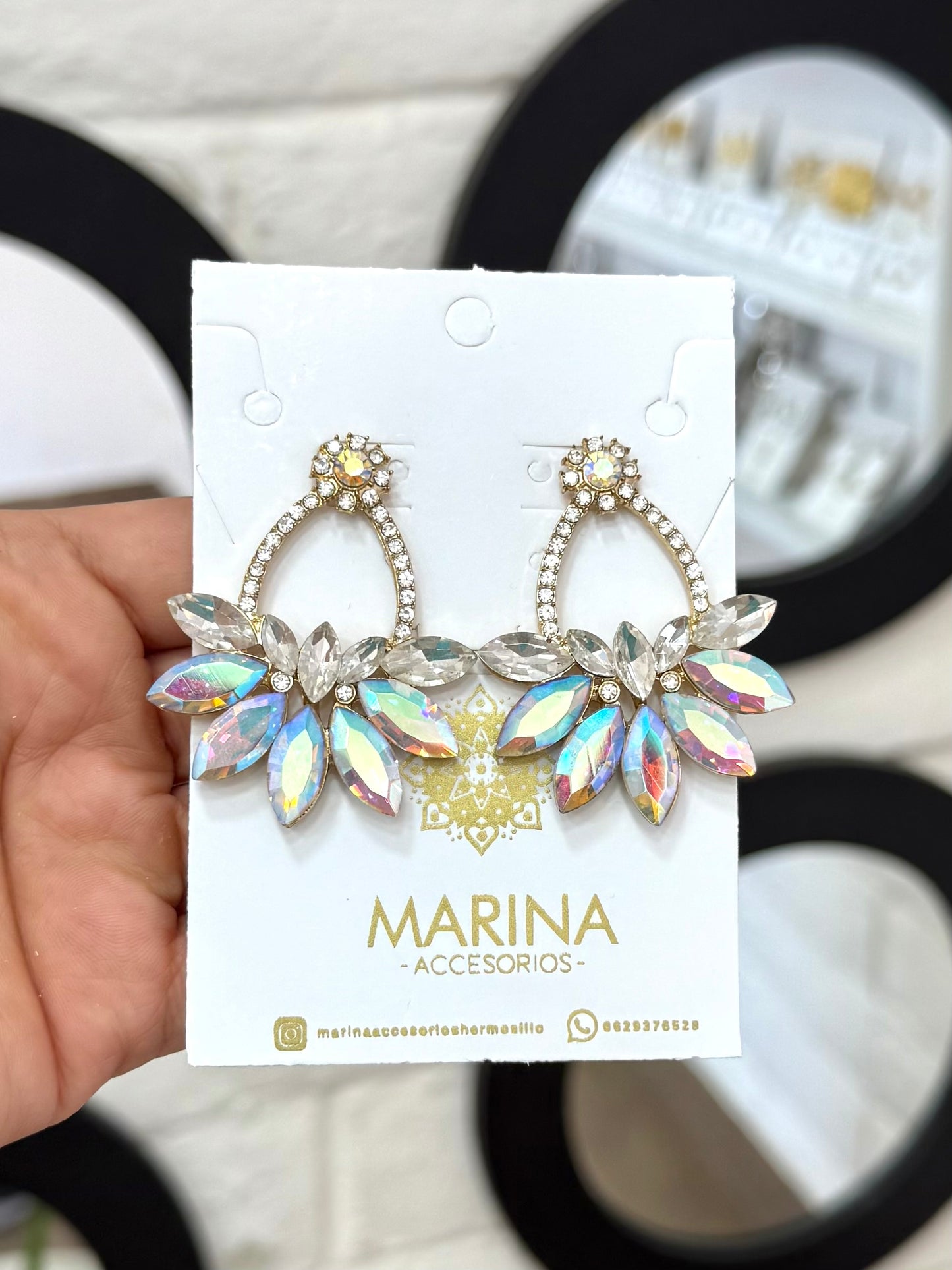 Aretes de pedrería tornasol