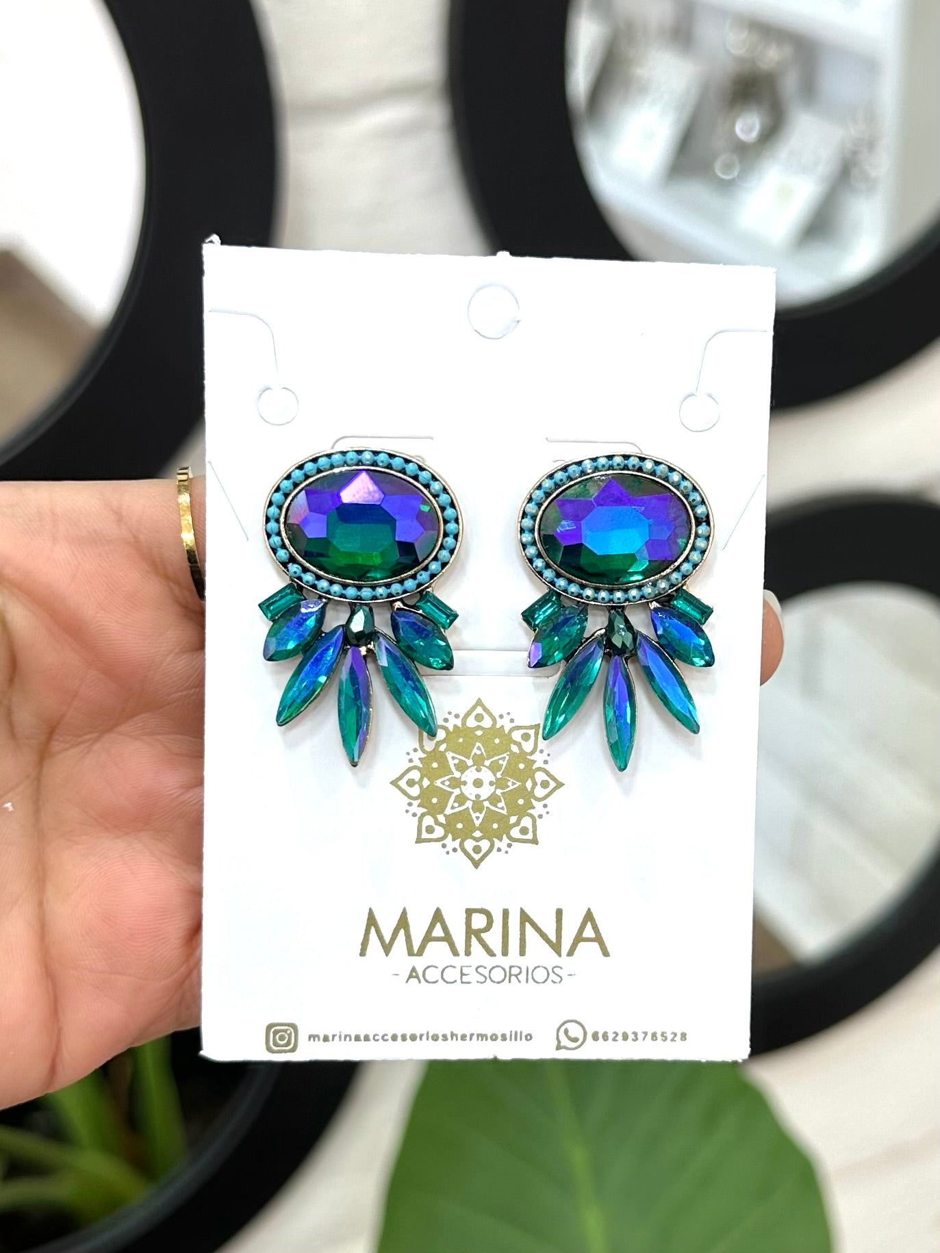 Aretes de pedrería verdes
