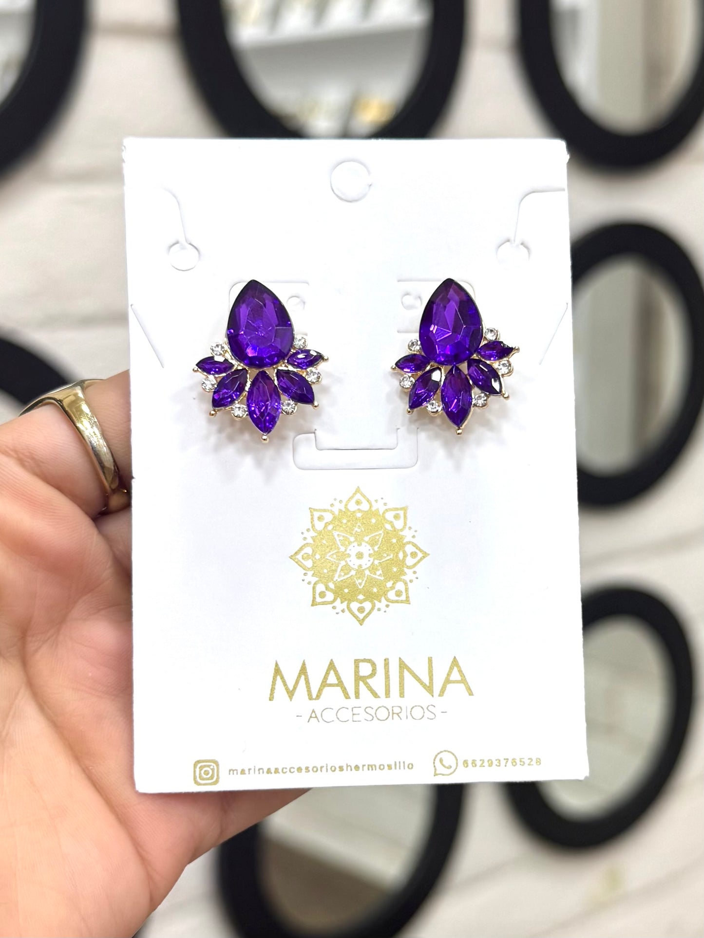 Aretes de pedrería morados