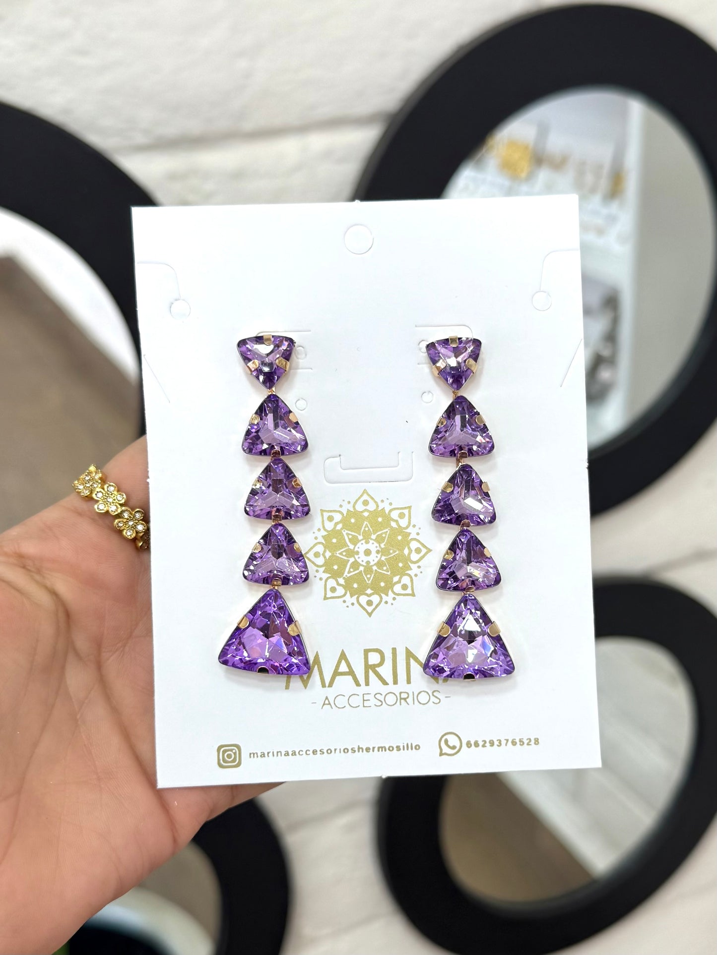 Aretes de pedrería morado
