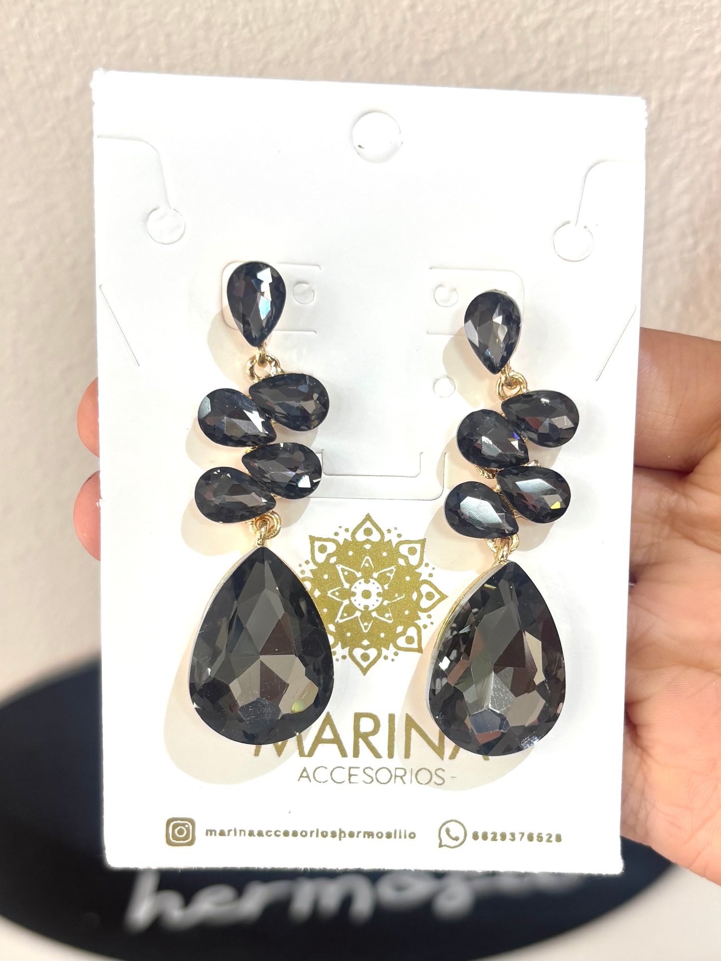 Aretes de pedrería negros