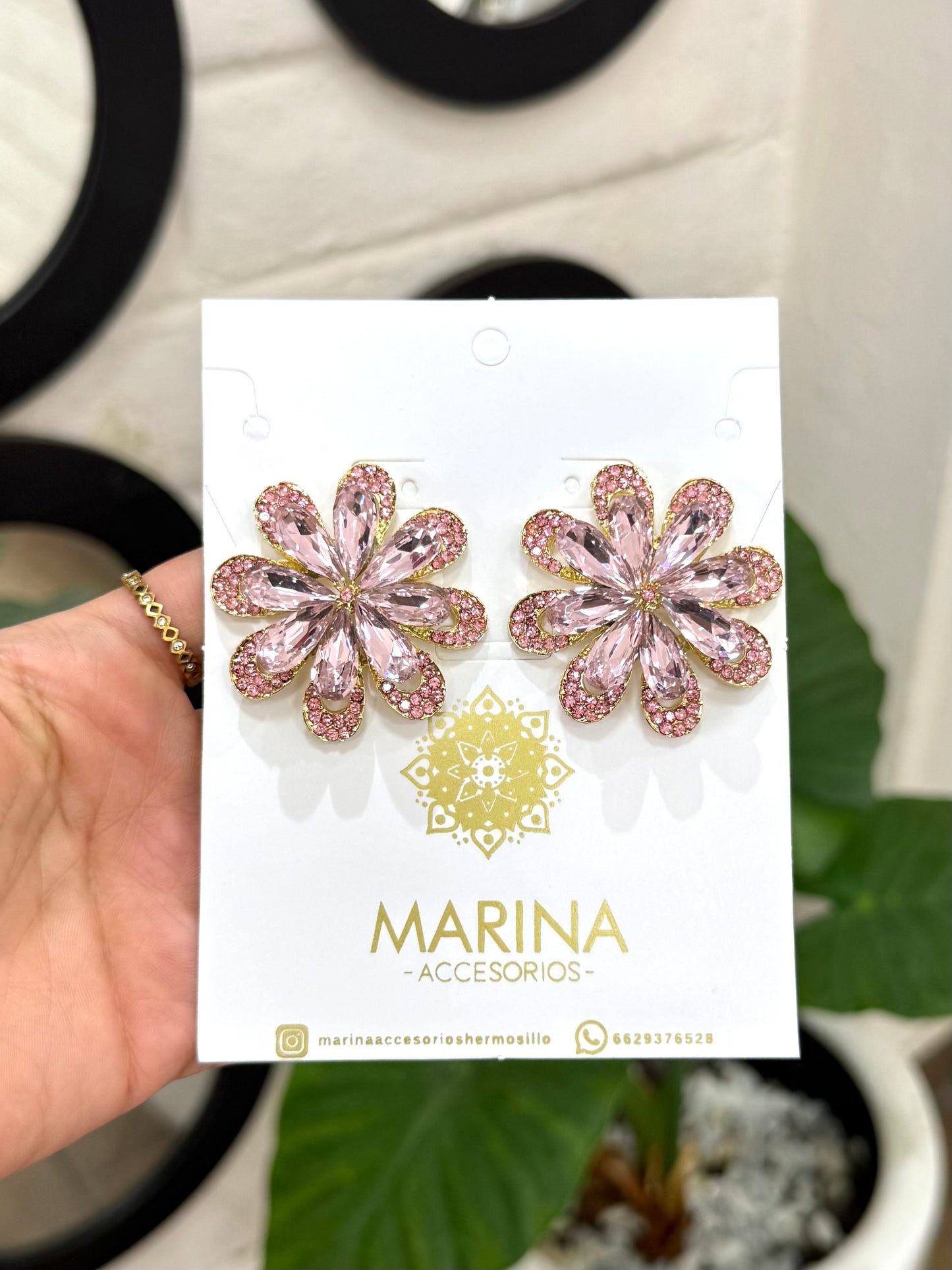 Arete de pedrería rosa