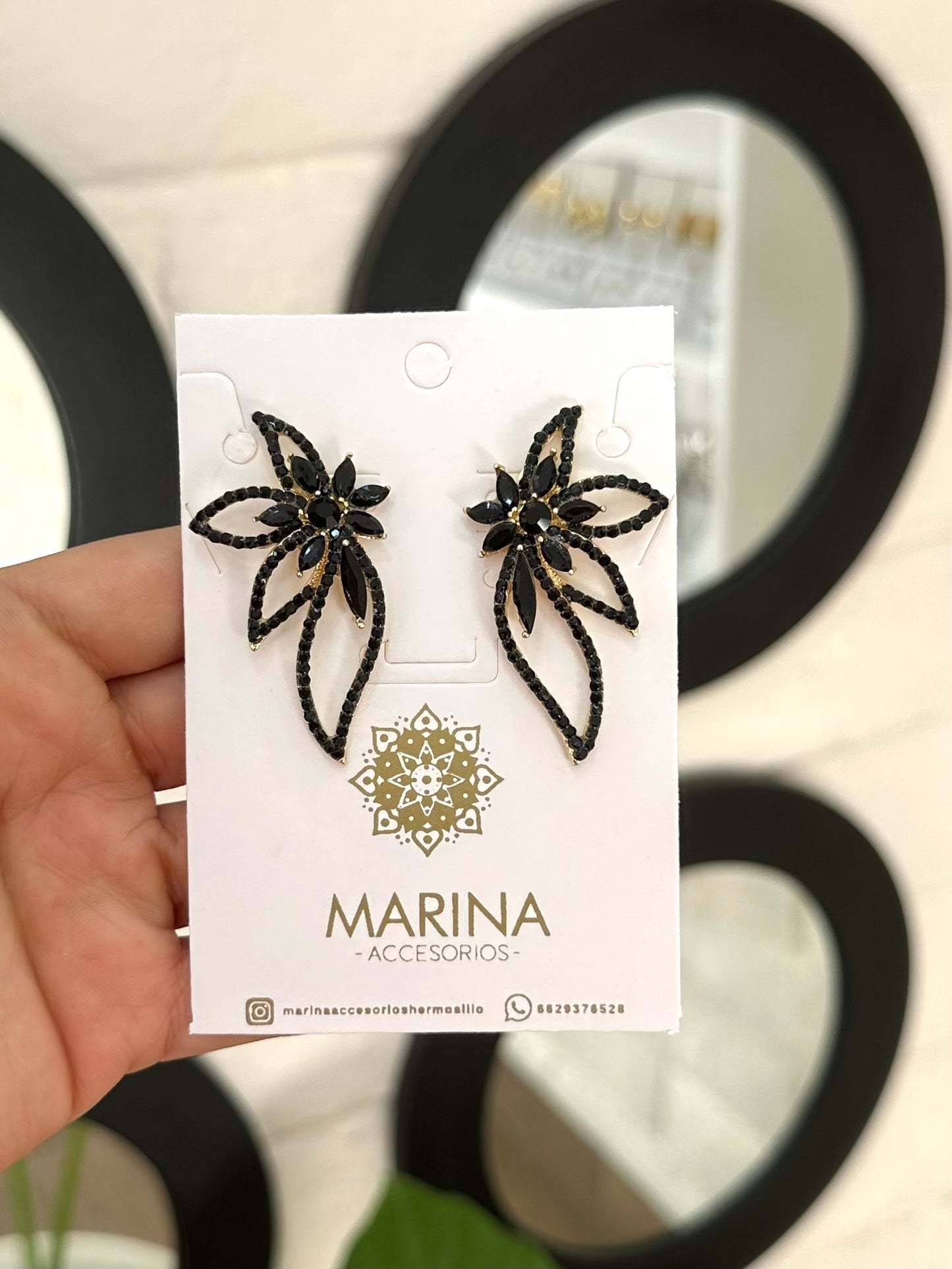 Aretes de pedrería negros