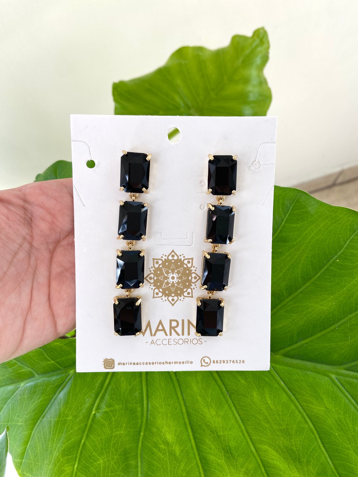 Aretes de pedrería negros
