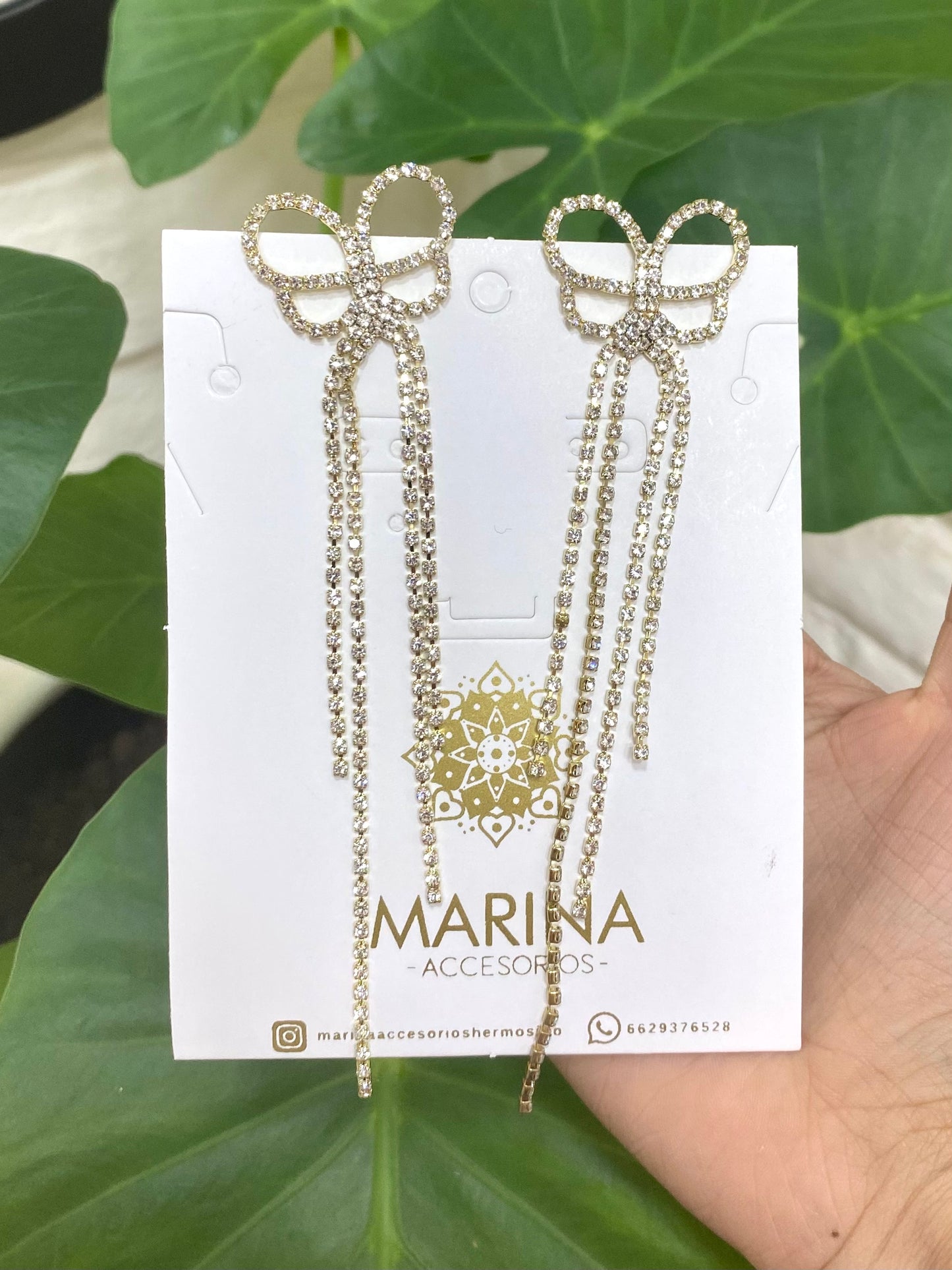 Aretes de pedrería dorados