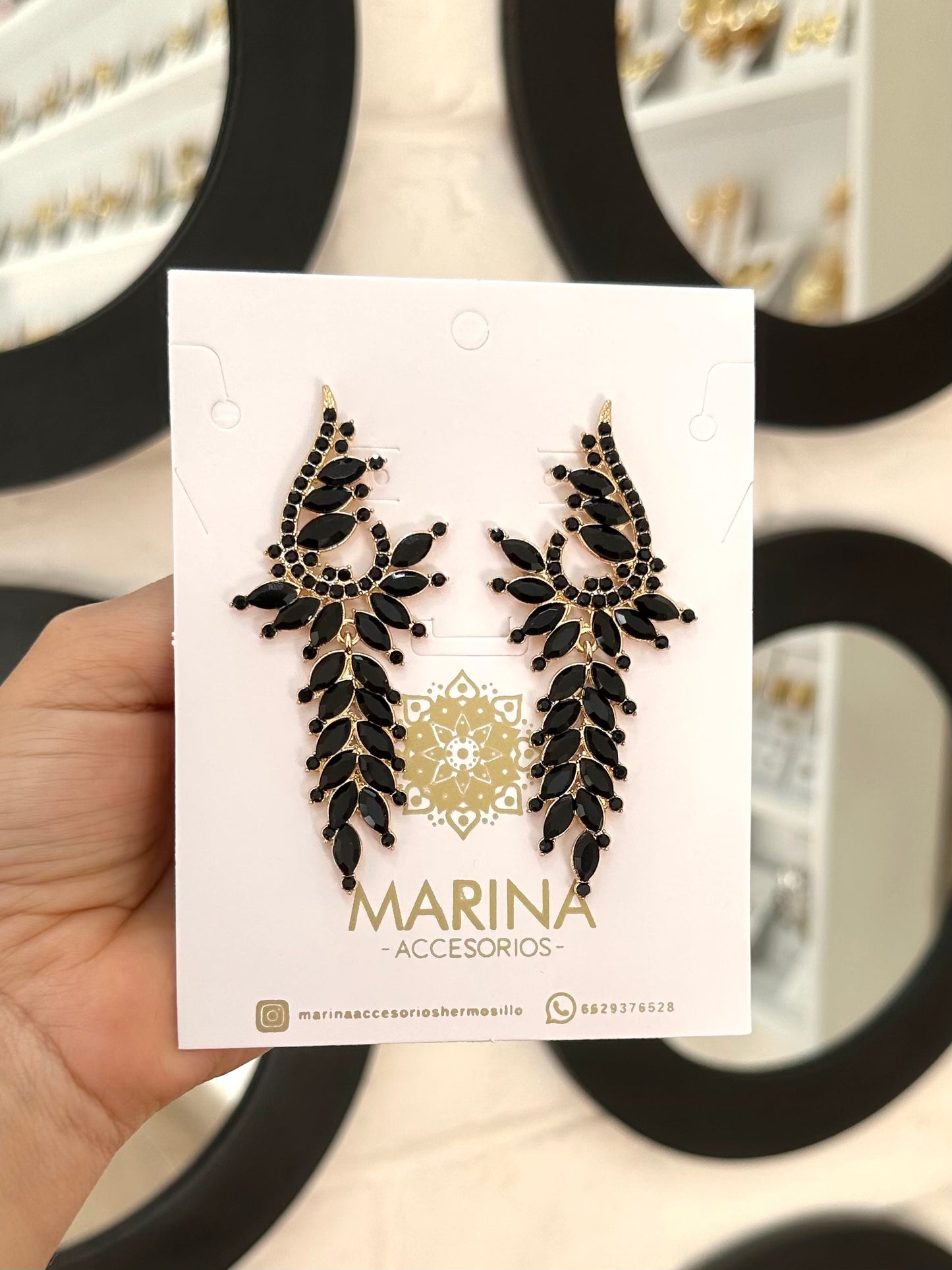 Aretes de pedrería negros