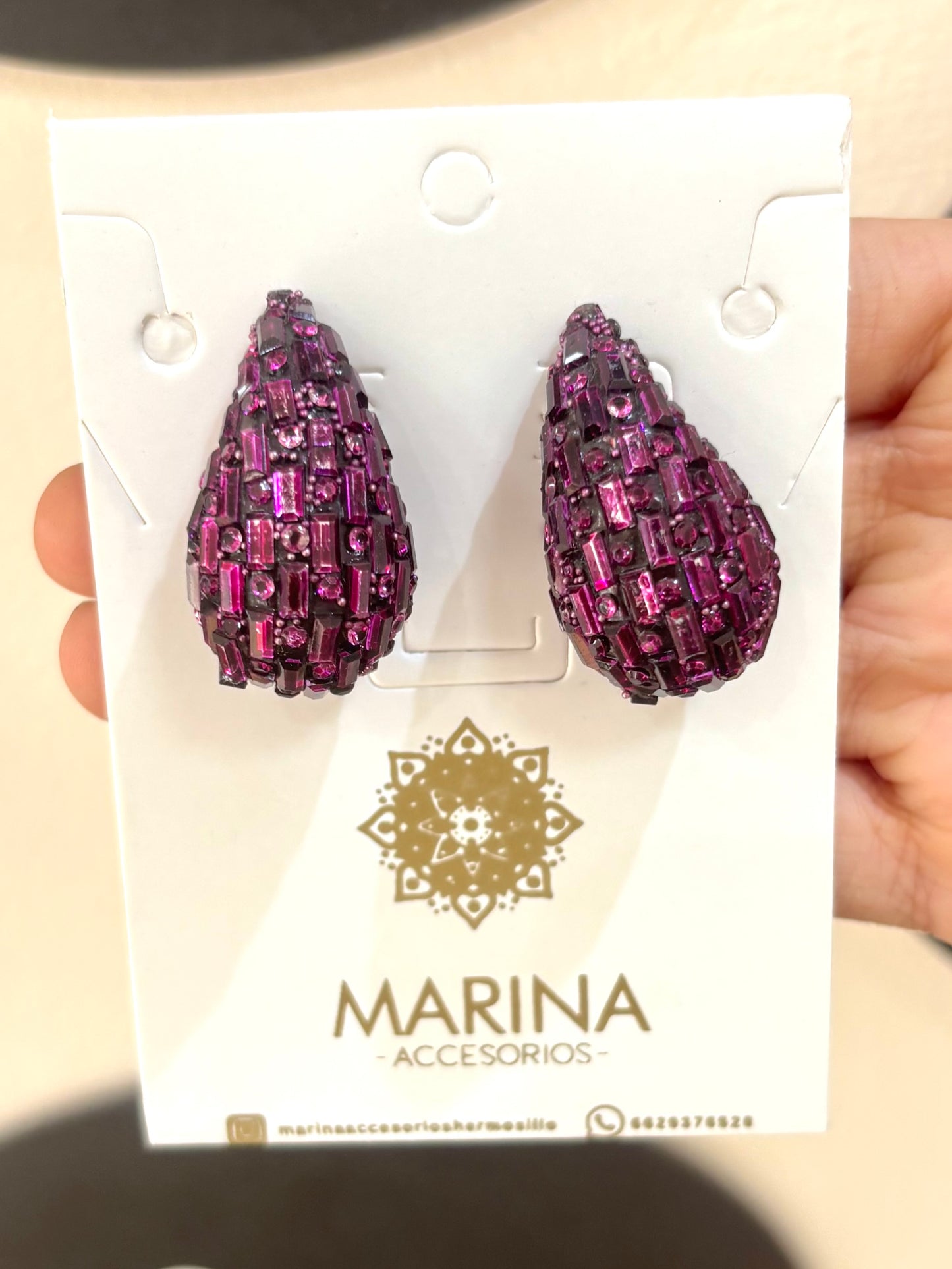 Aretes de pedrería morados