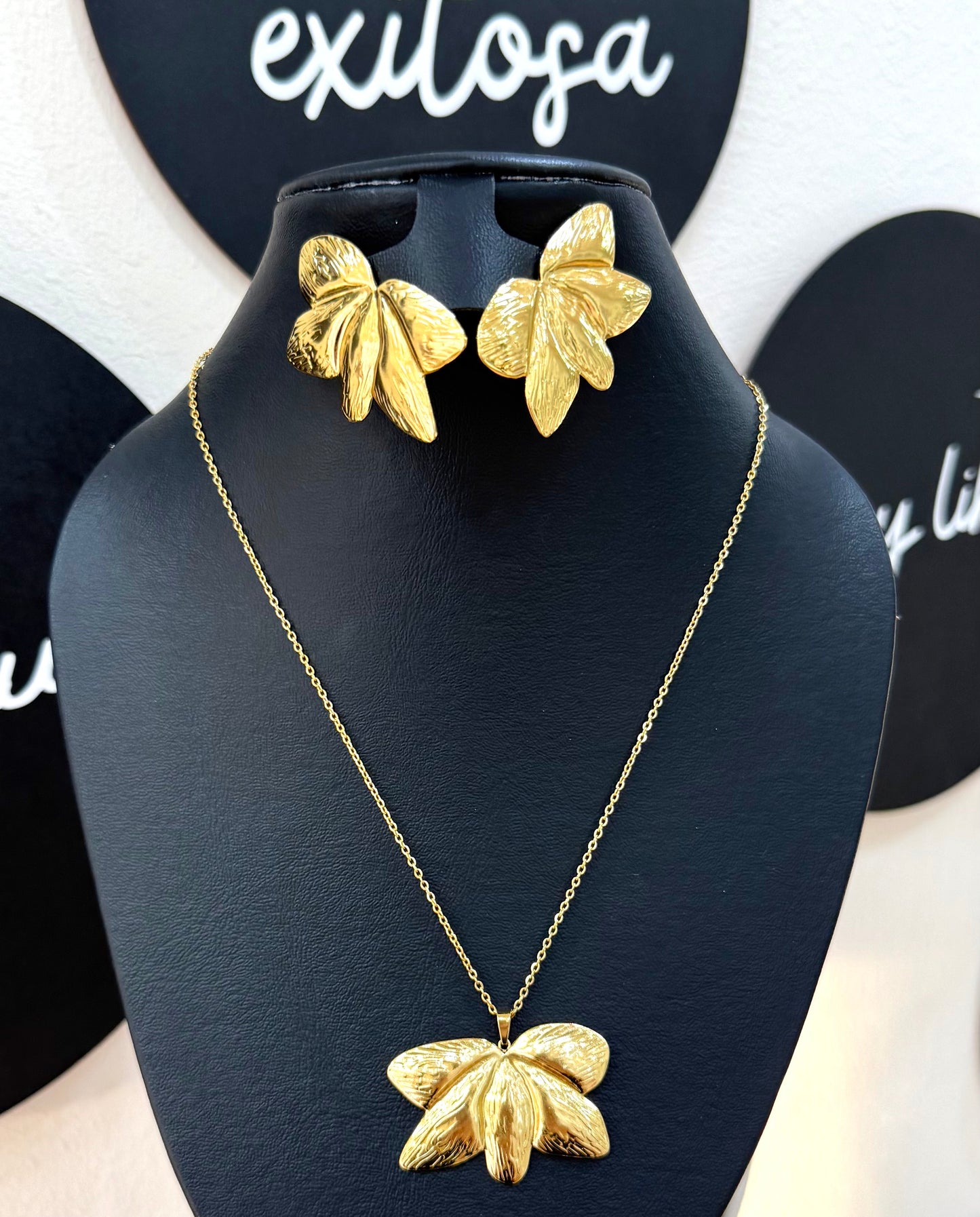 Collar hoja