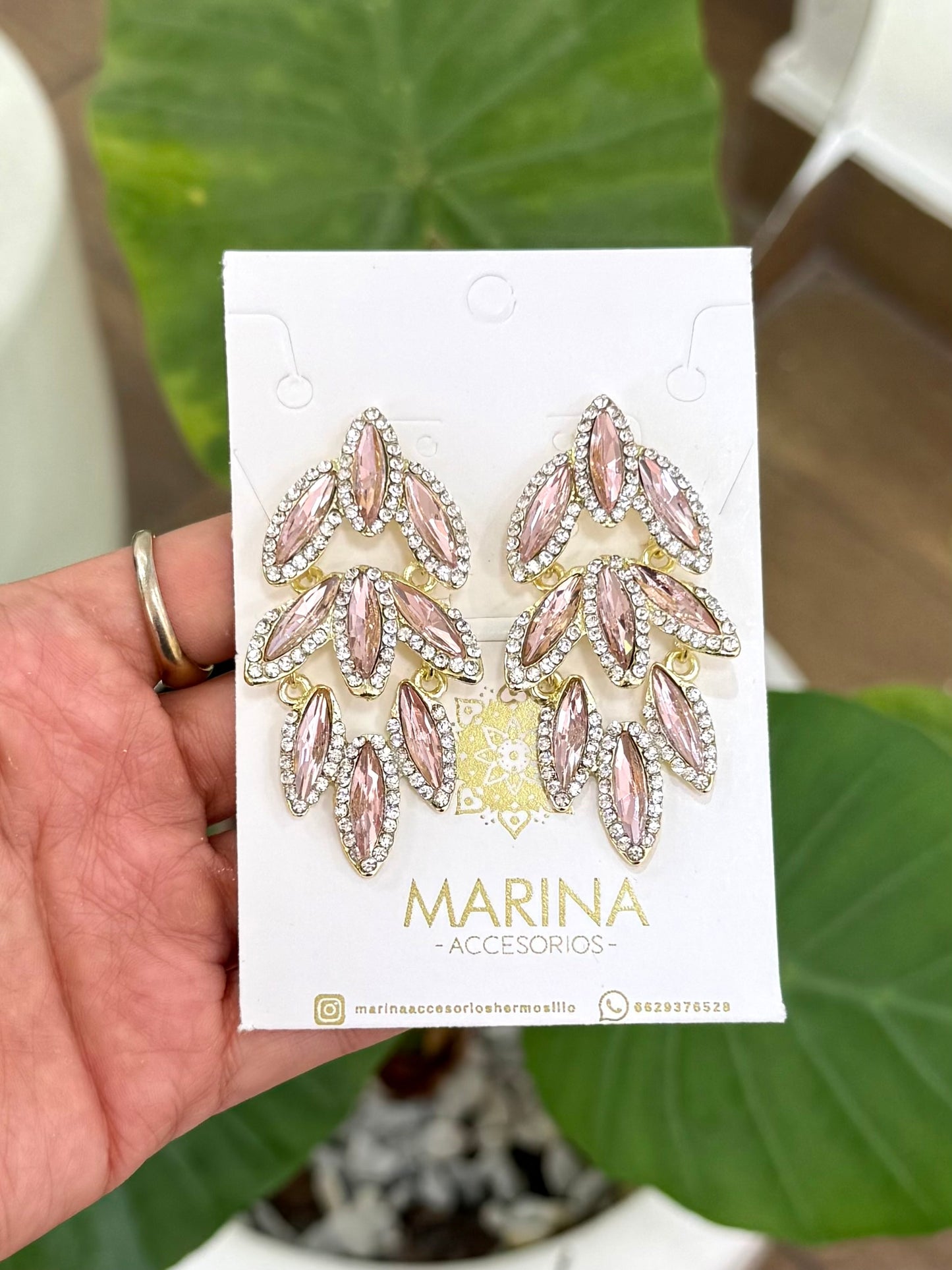 Arete de pedrería rosa