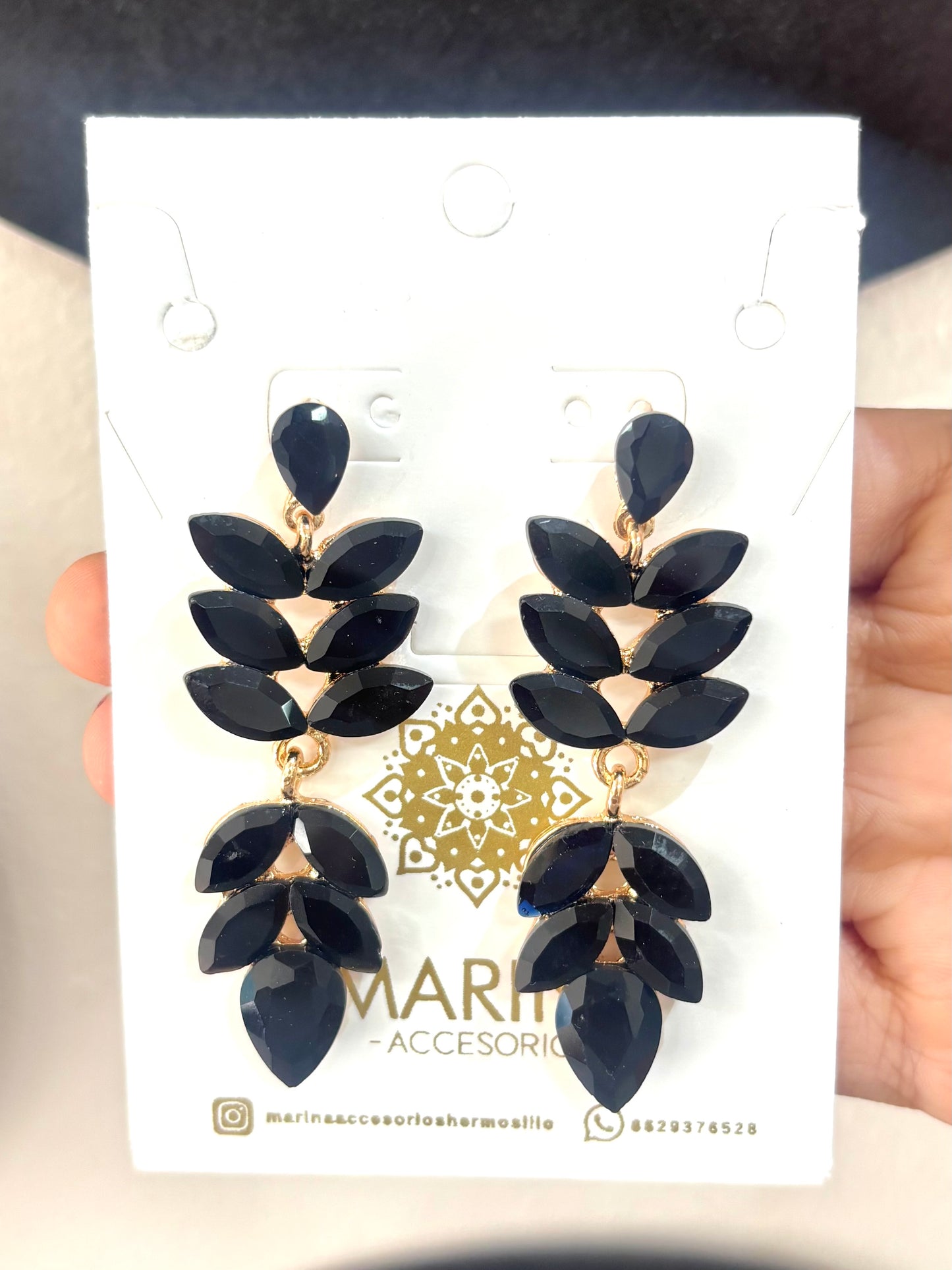 Aretes de pedrería negros