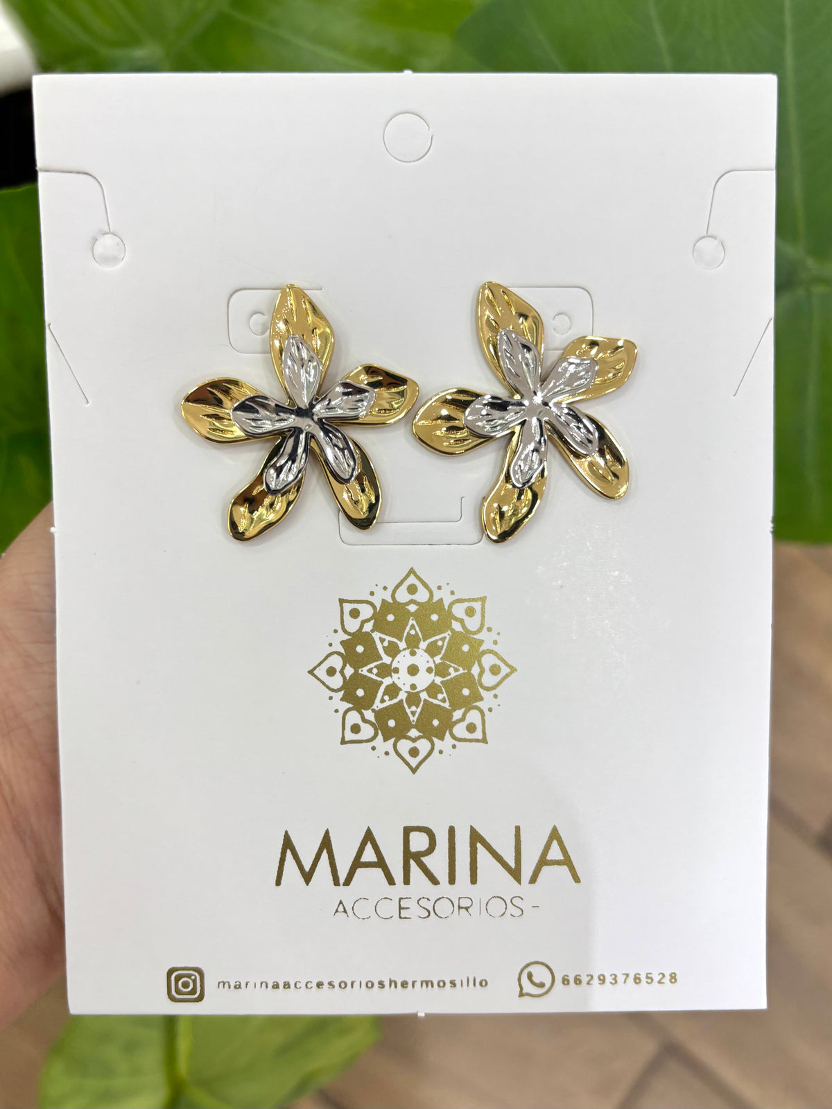 Arete casual bicolor flor