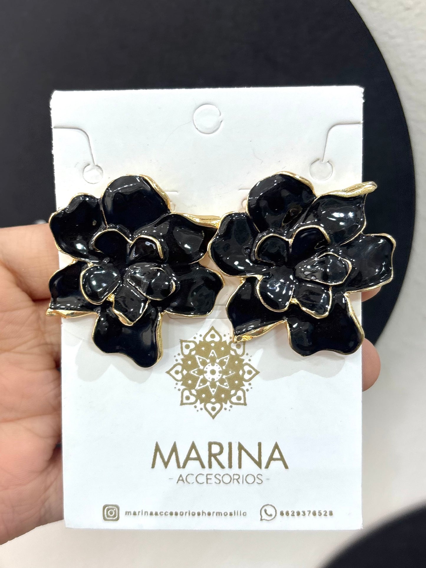 Arete casual negro