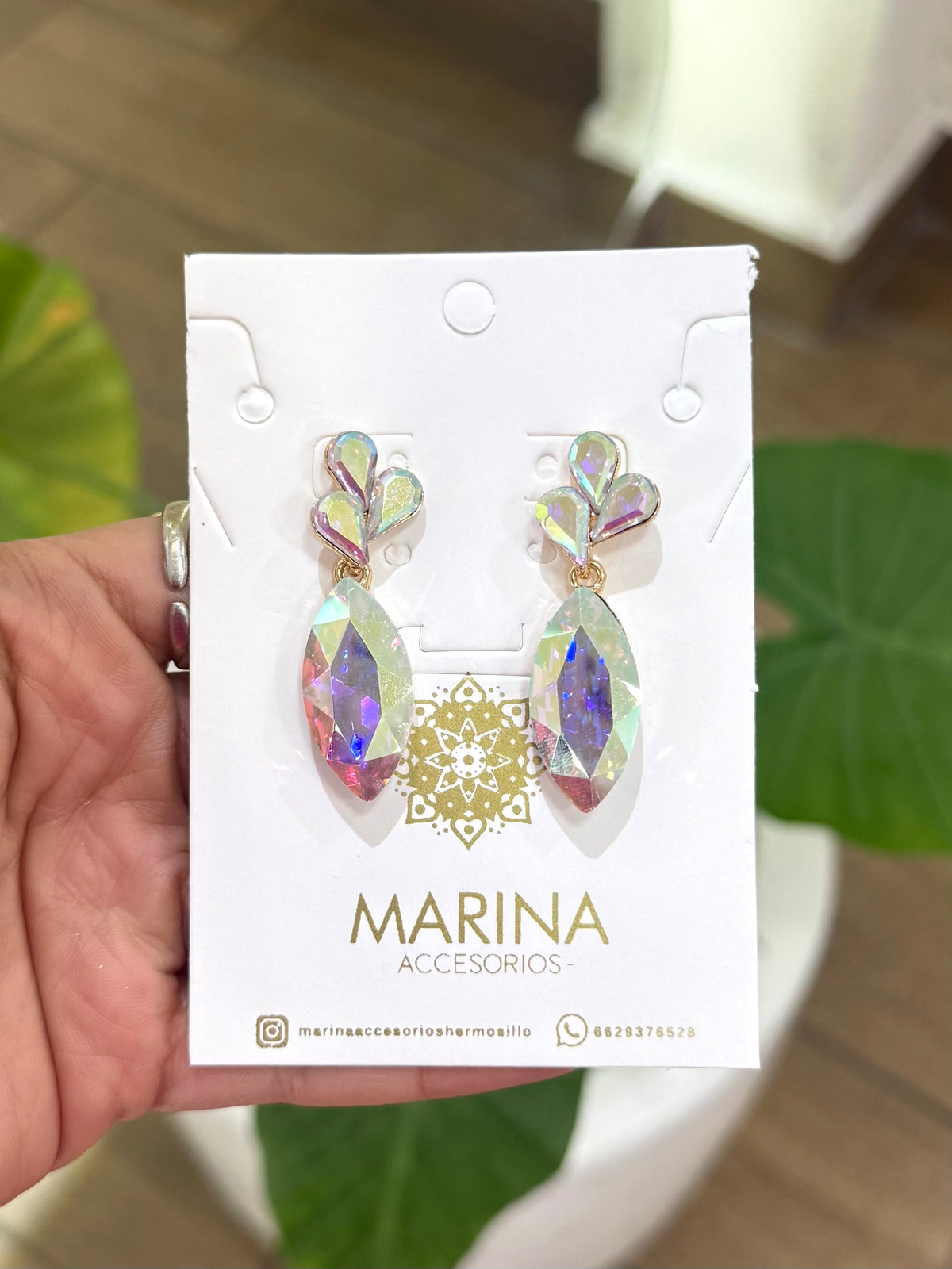 Aretes de pedrería tornasol