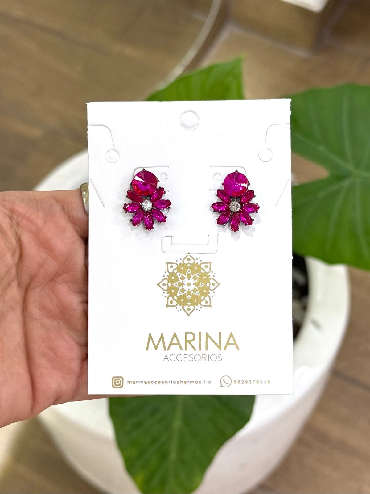 Arete de pedrería rosa