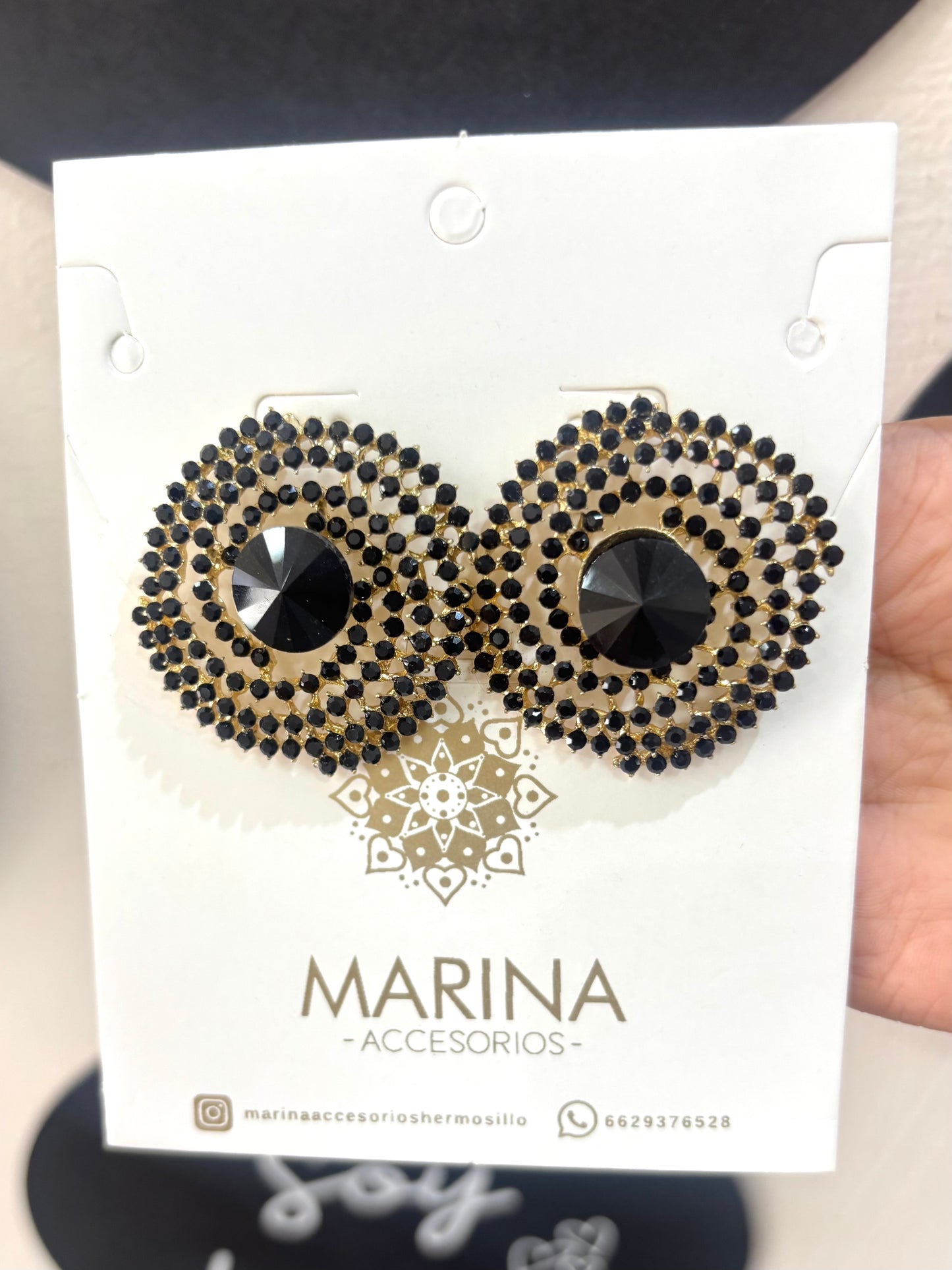 Aretes de pedrería negros
