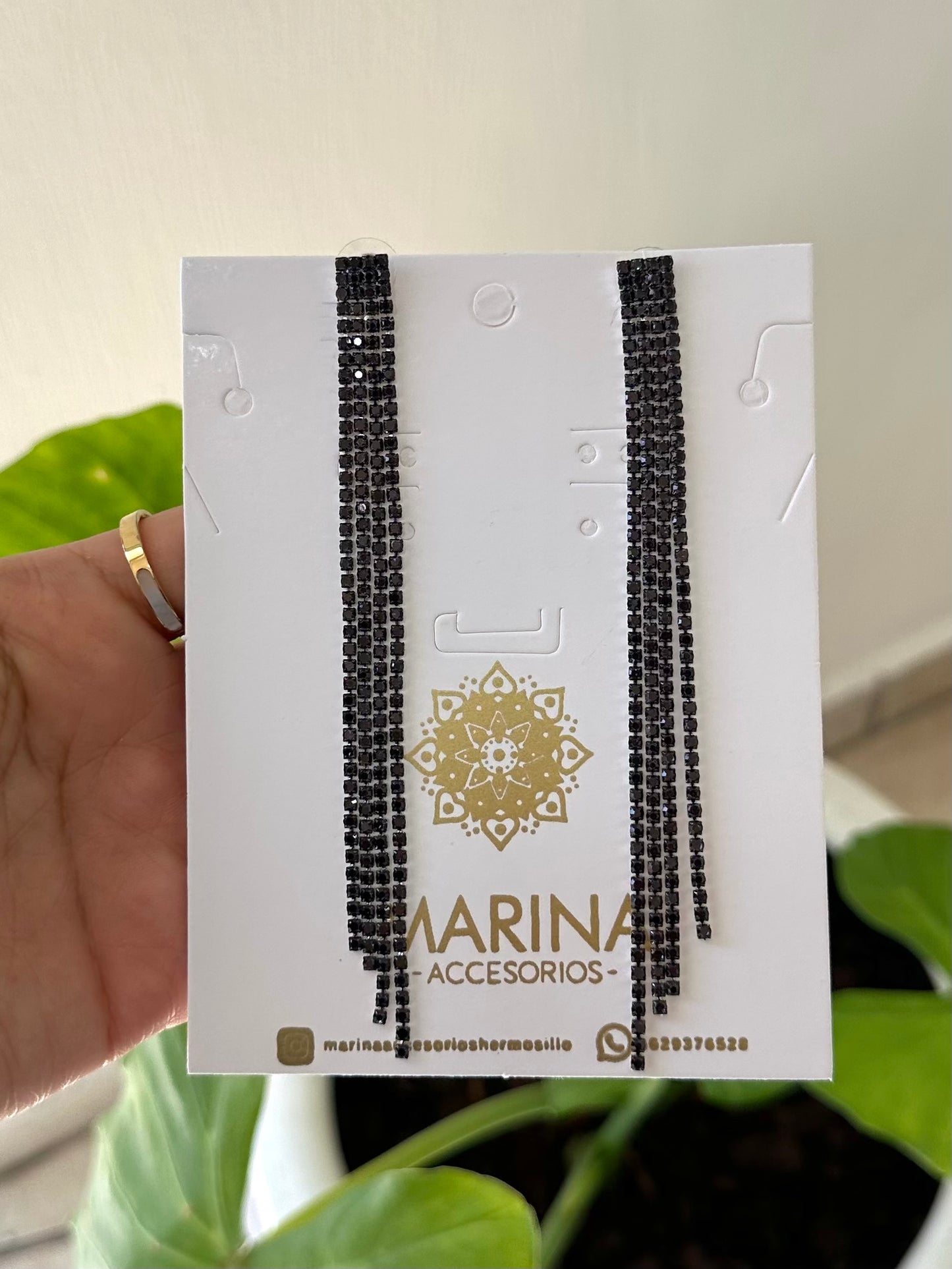 Aretes de pedrería negros