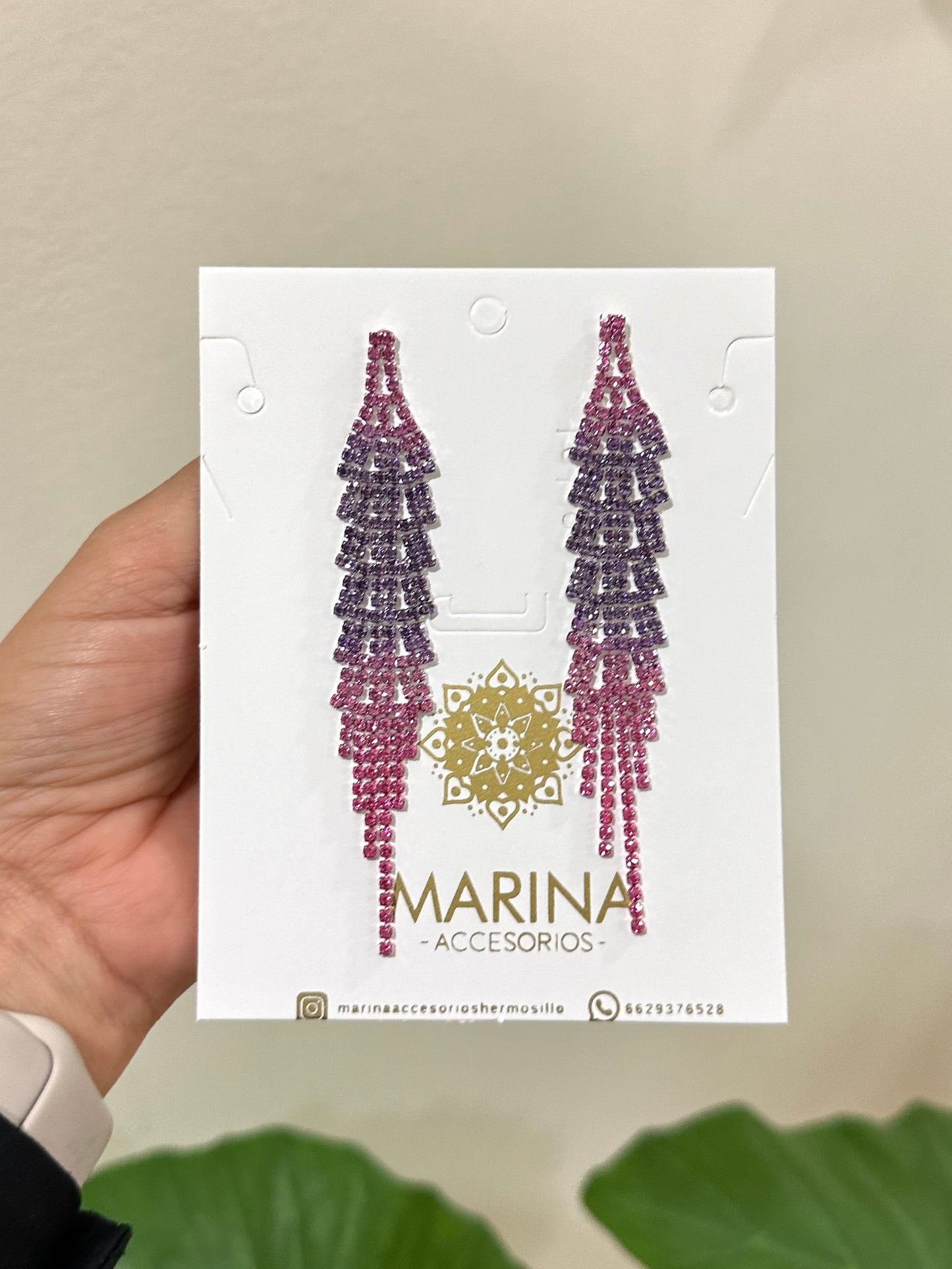 Aretes de pedrería multicolor