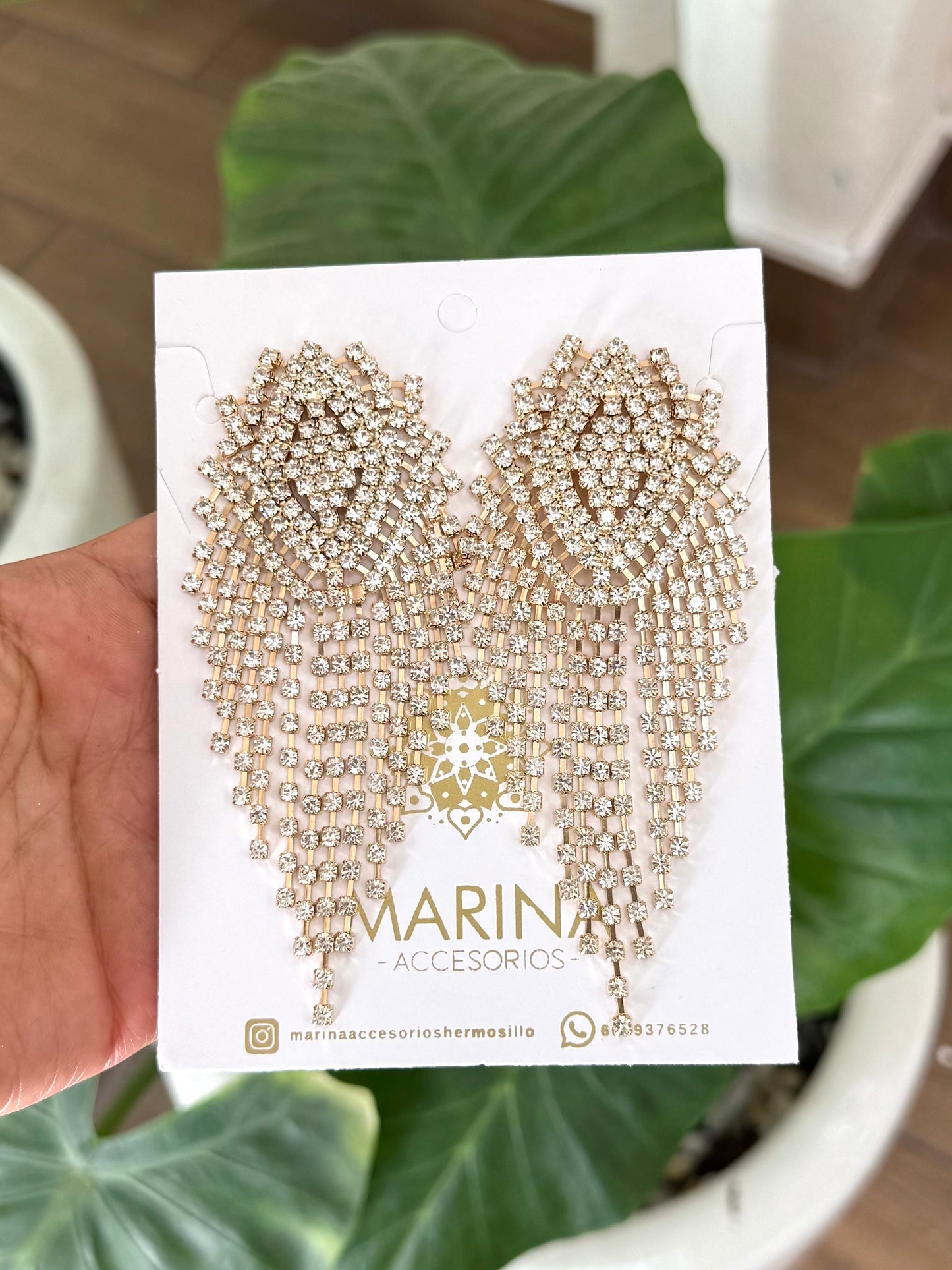 Aretes de pedrería dorados