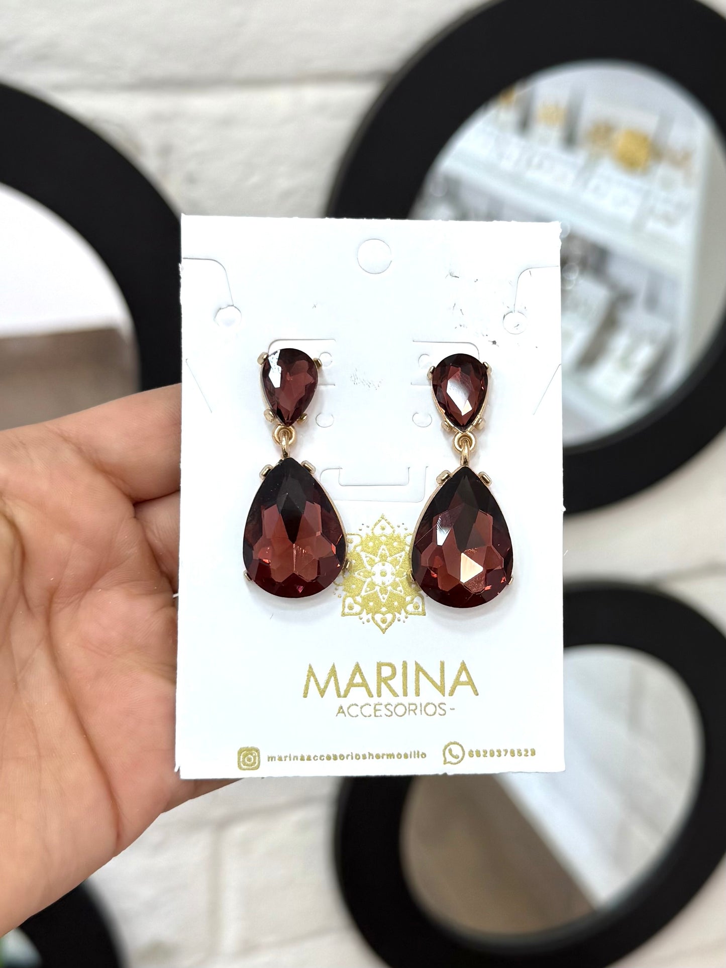 Aretes de pedrería morado