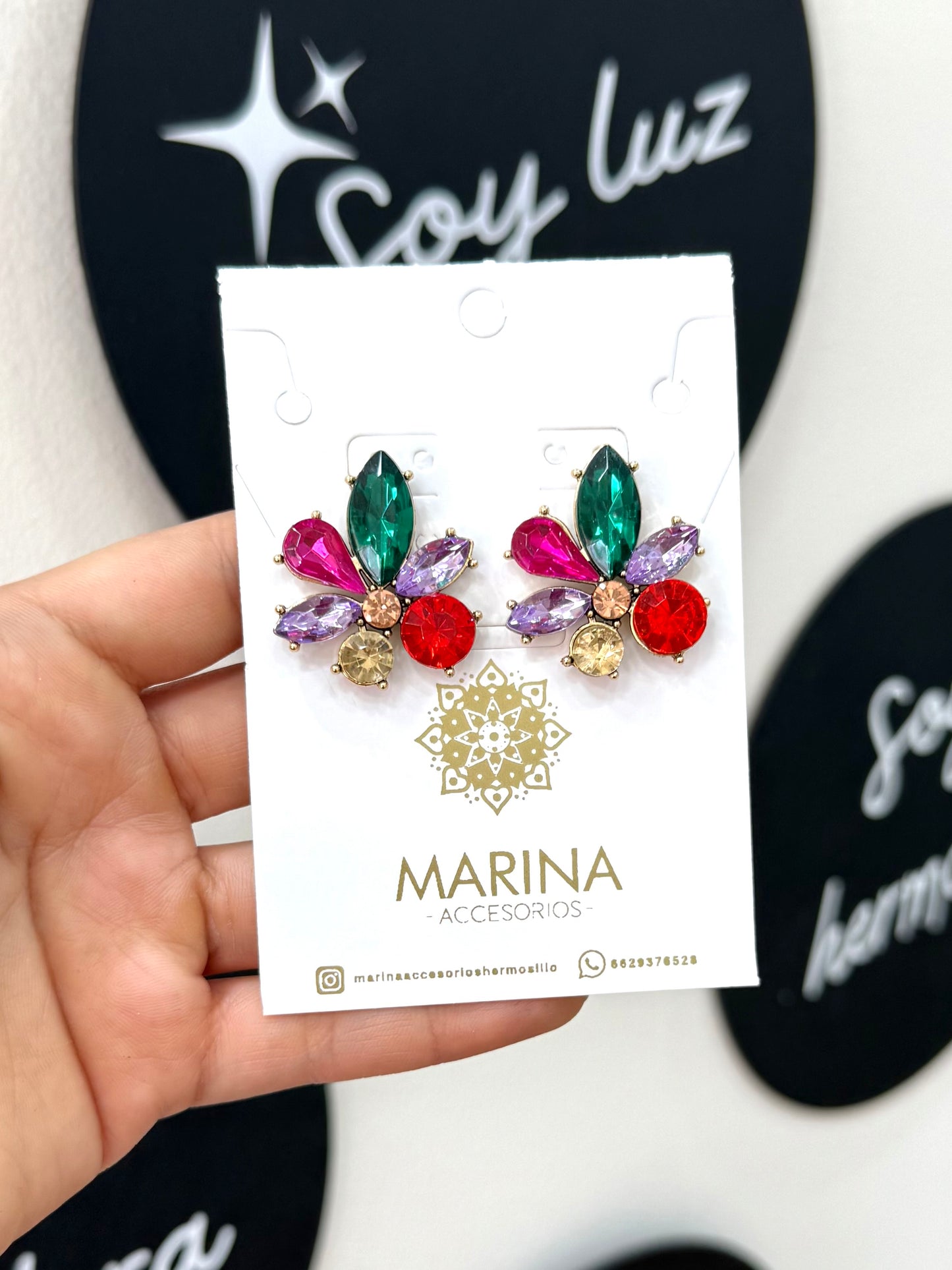 Aretes de pedrería multicolor
