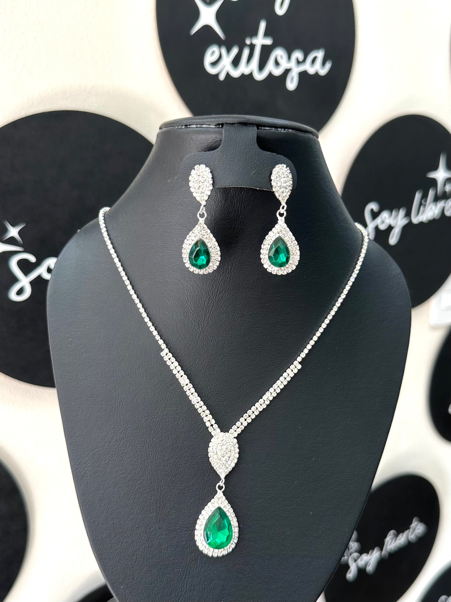 Collar piedra verde