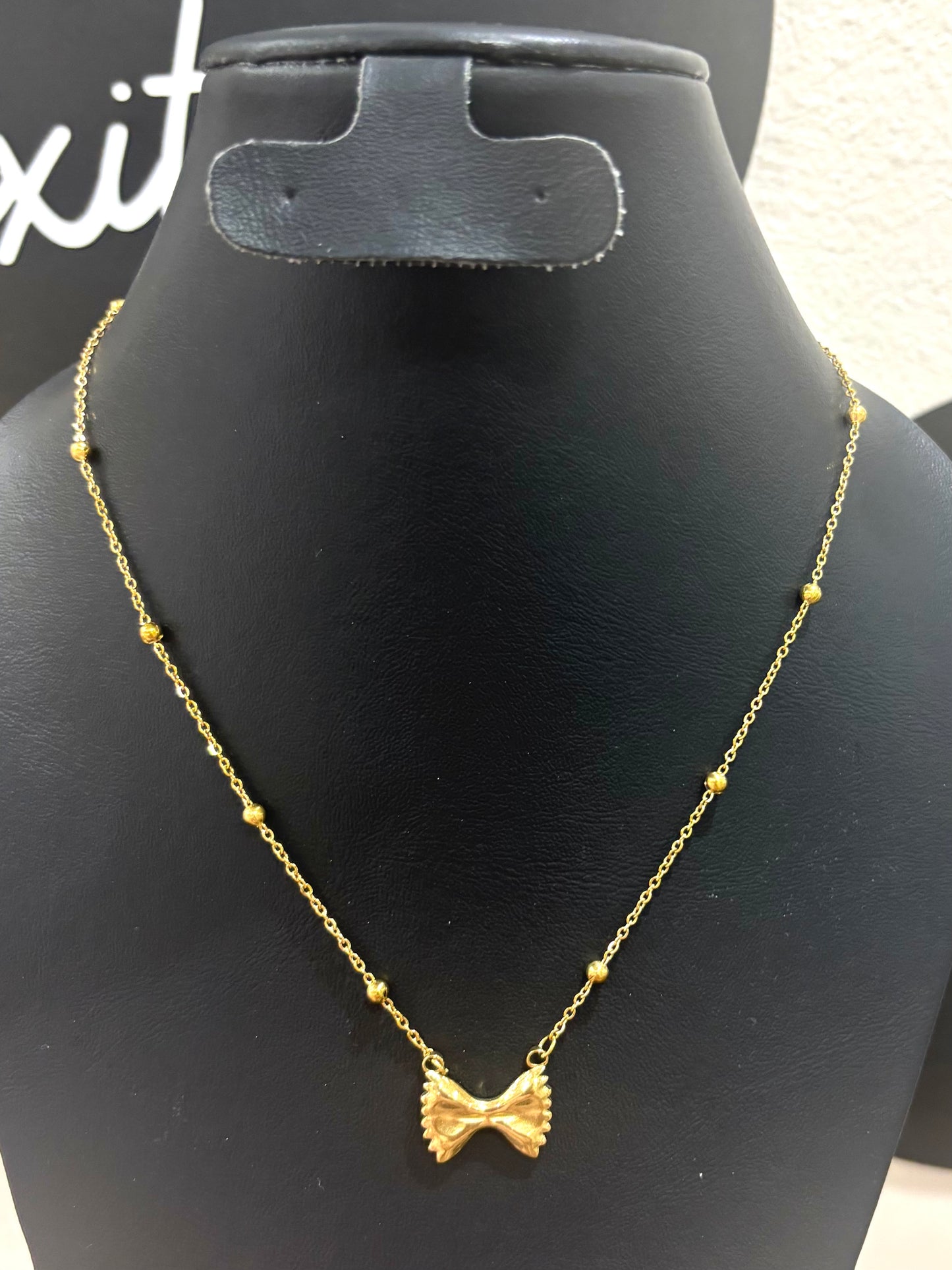 Collar moño