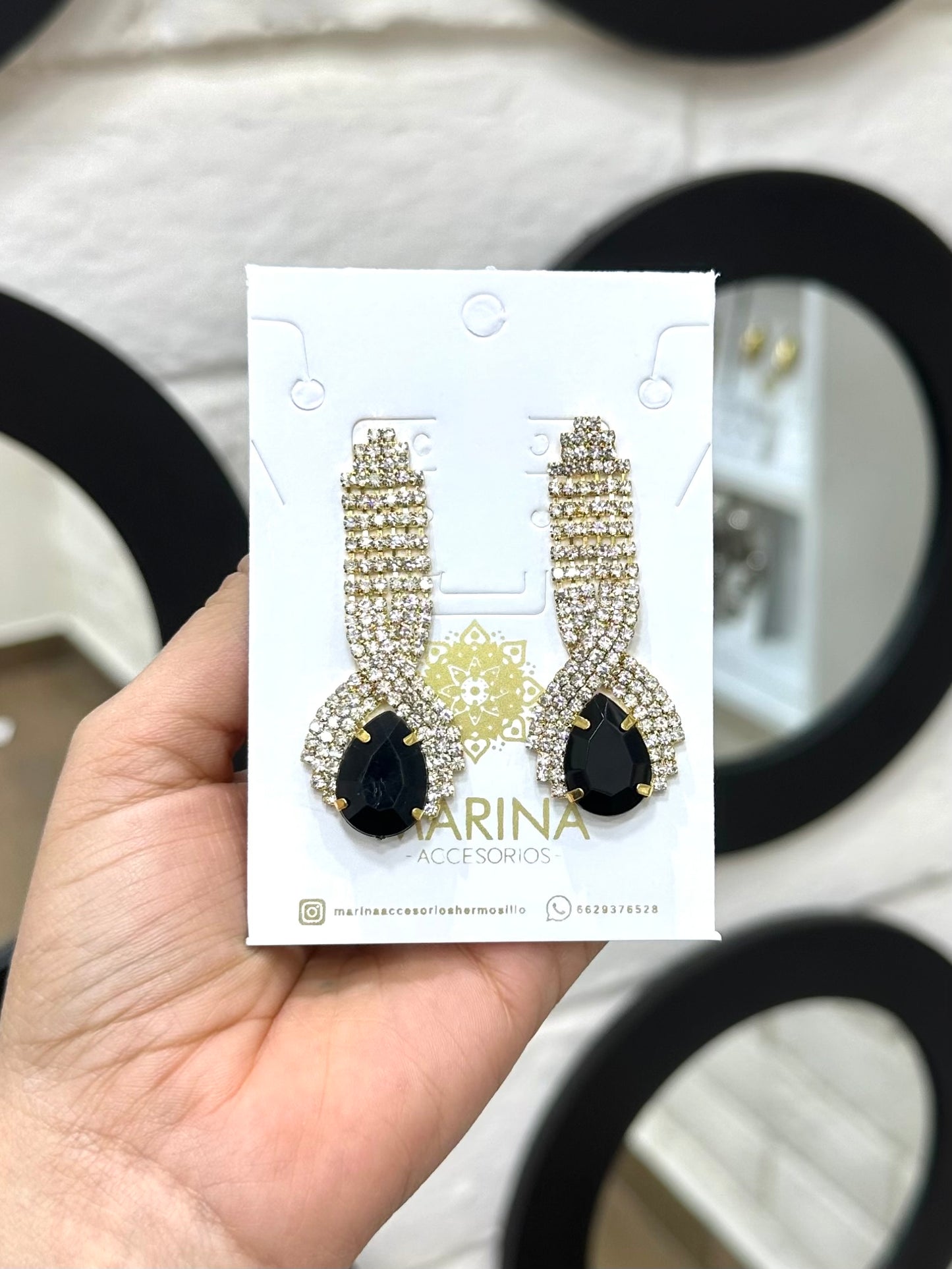 Aretes de pedrería negros