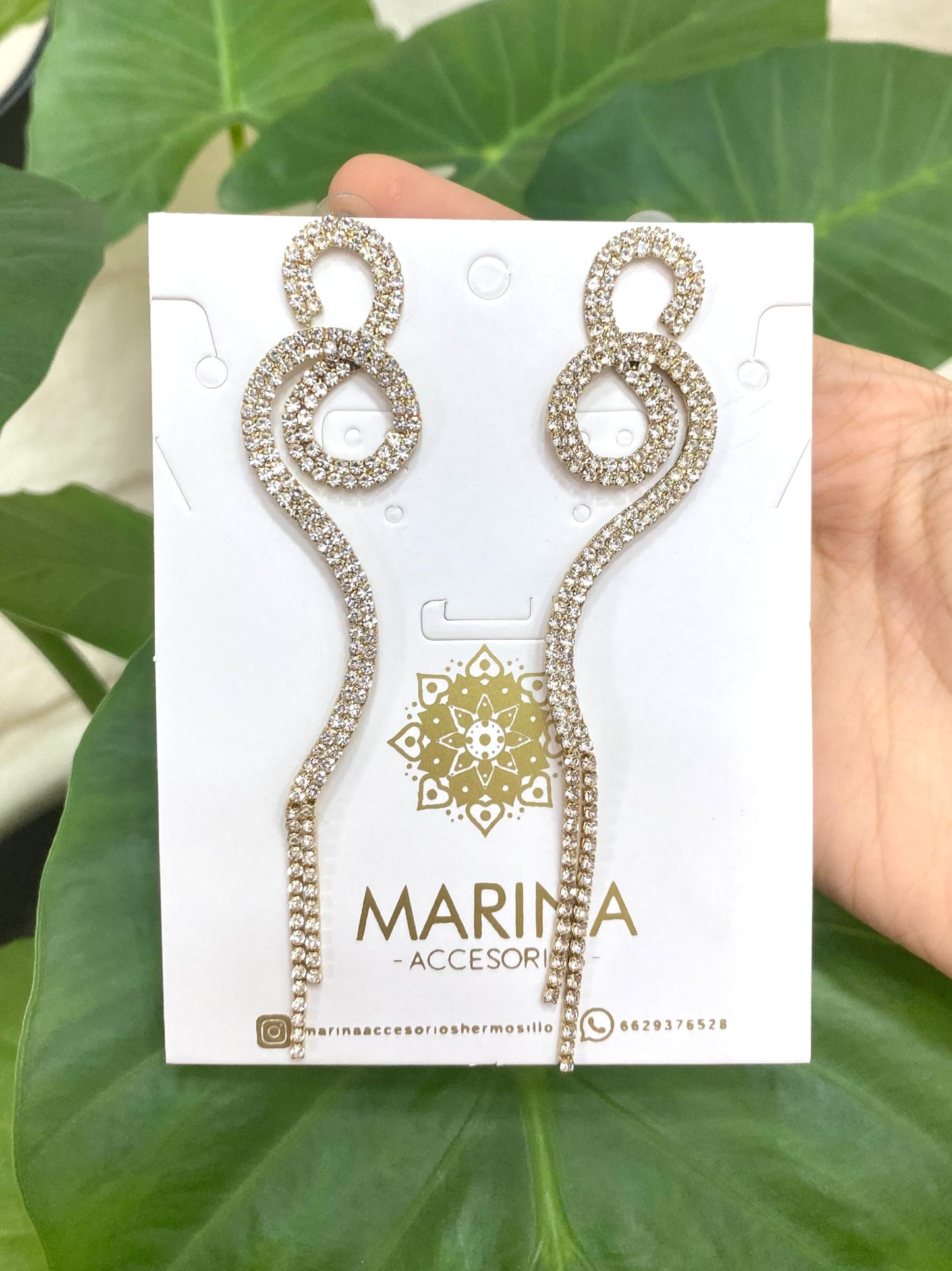 Aretes de pedrería dorados