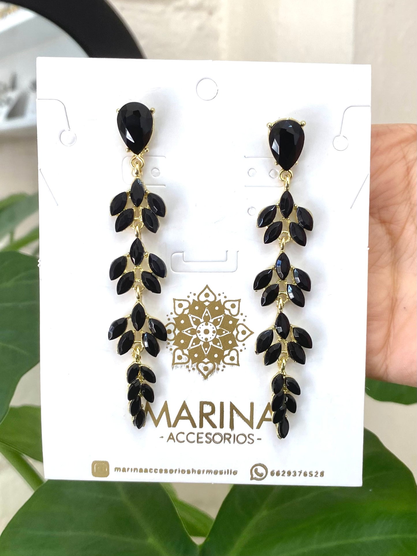 Aretes de pedrería negros