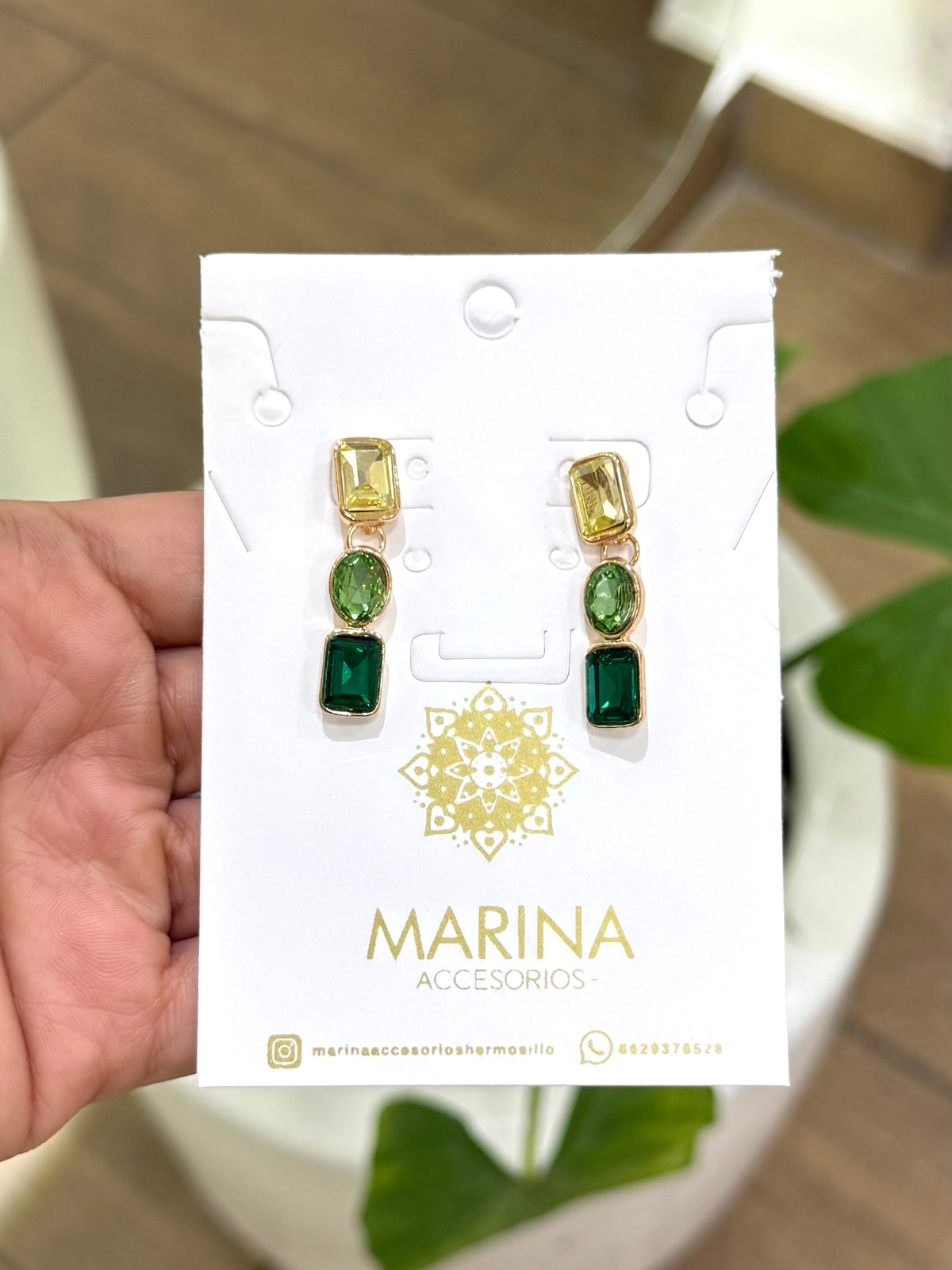 Aretes de pedrería verdes