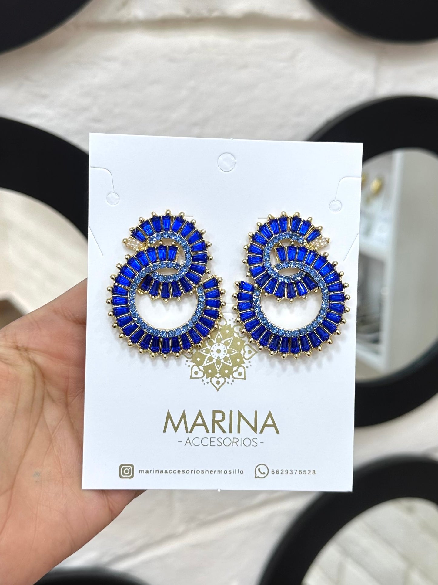 Arete de pedrería azul