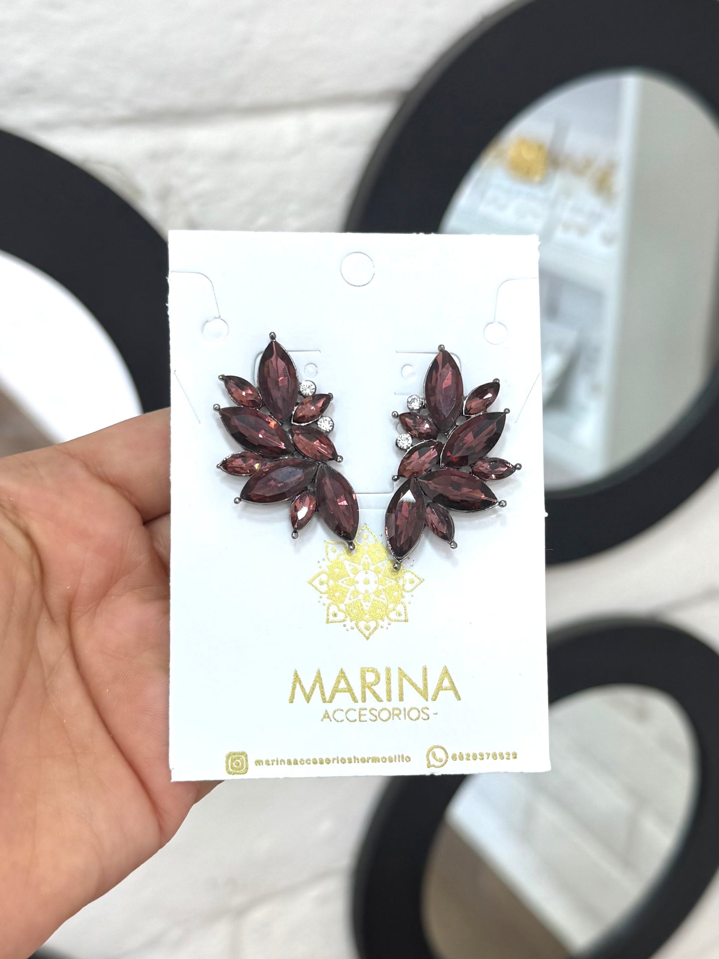 Aretes de pedrería morado
