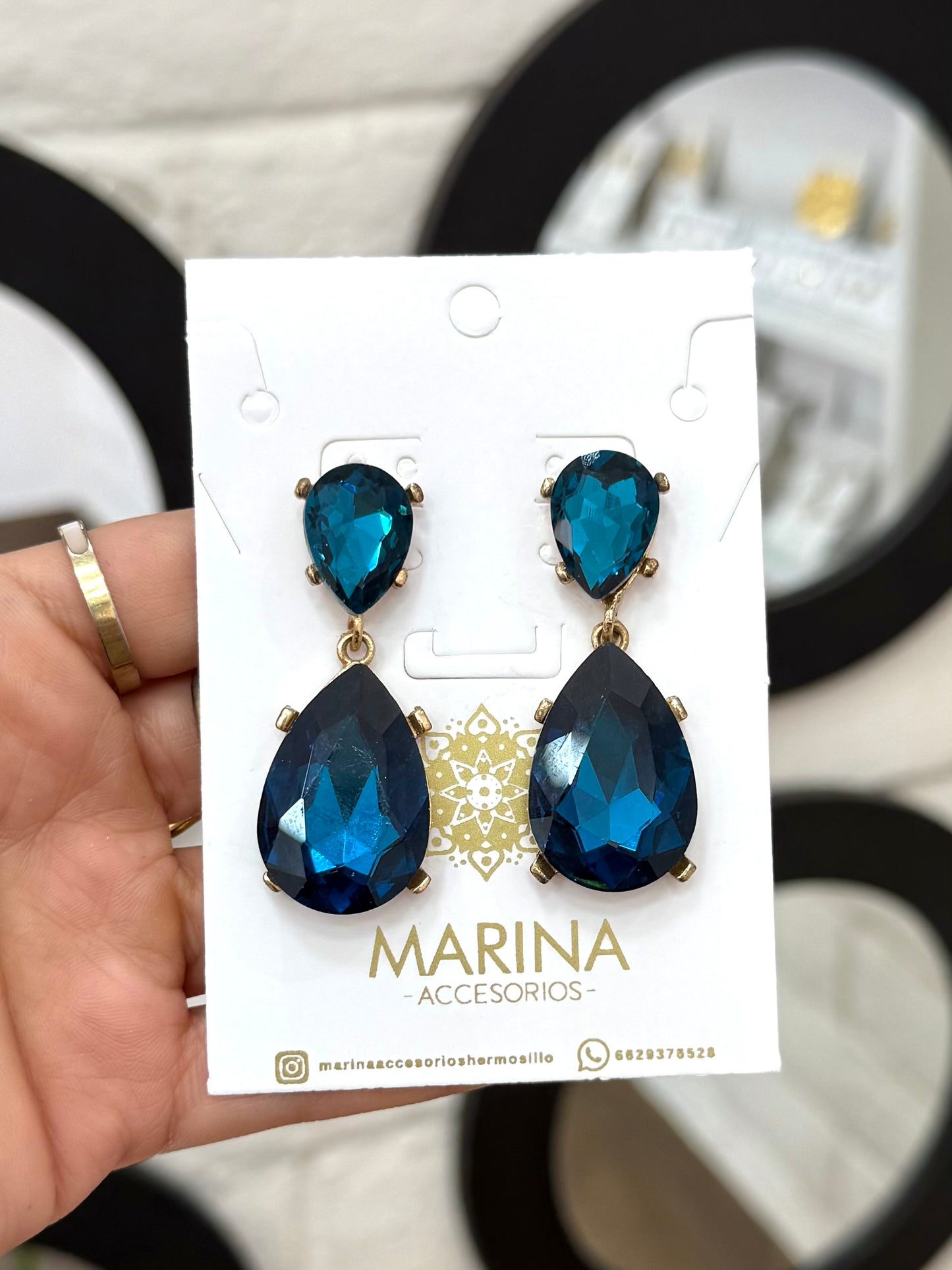 Arete de pedrería azul