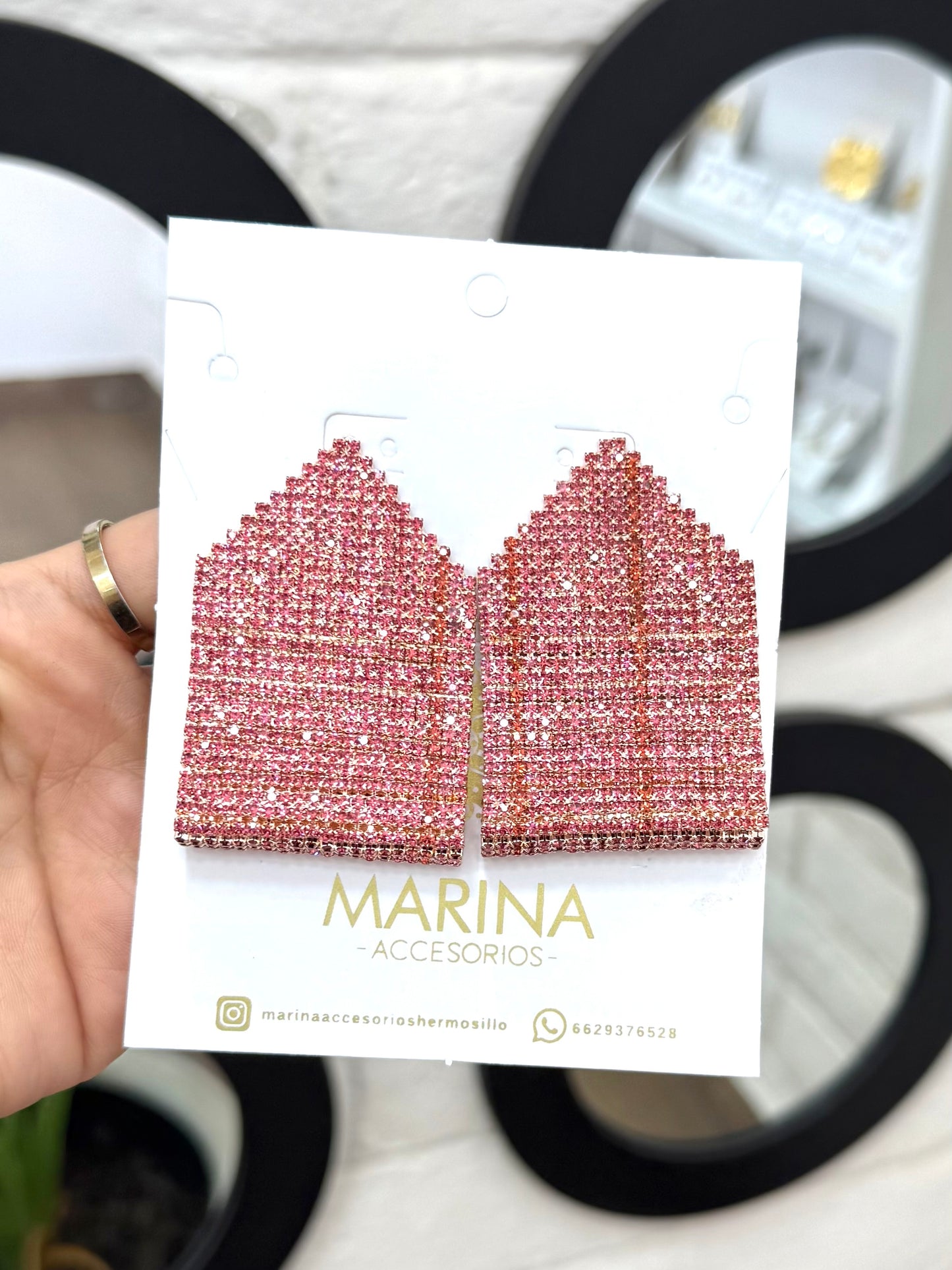 Arete de pedrería rosa