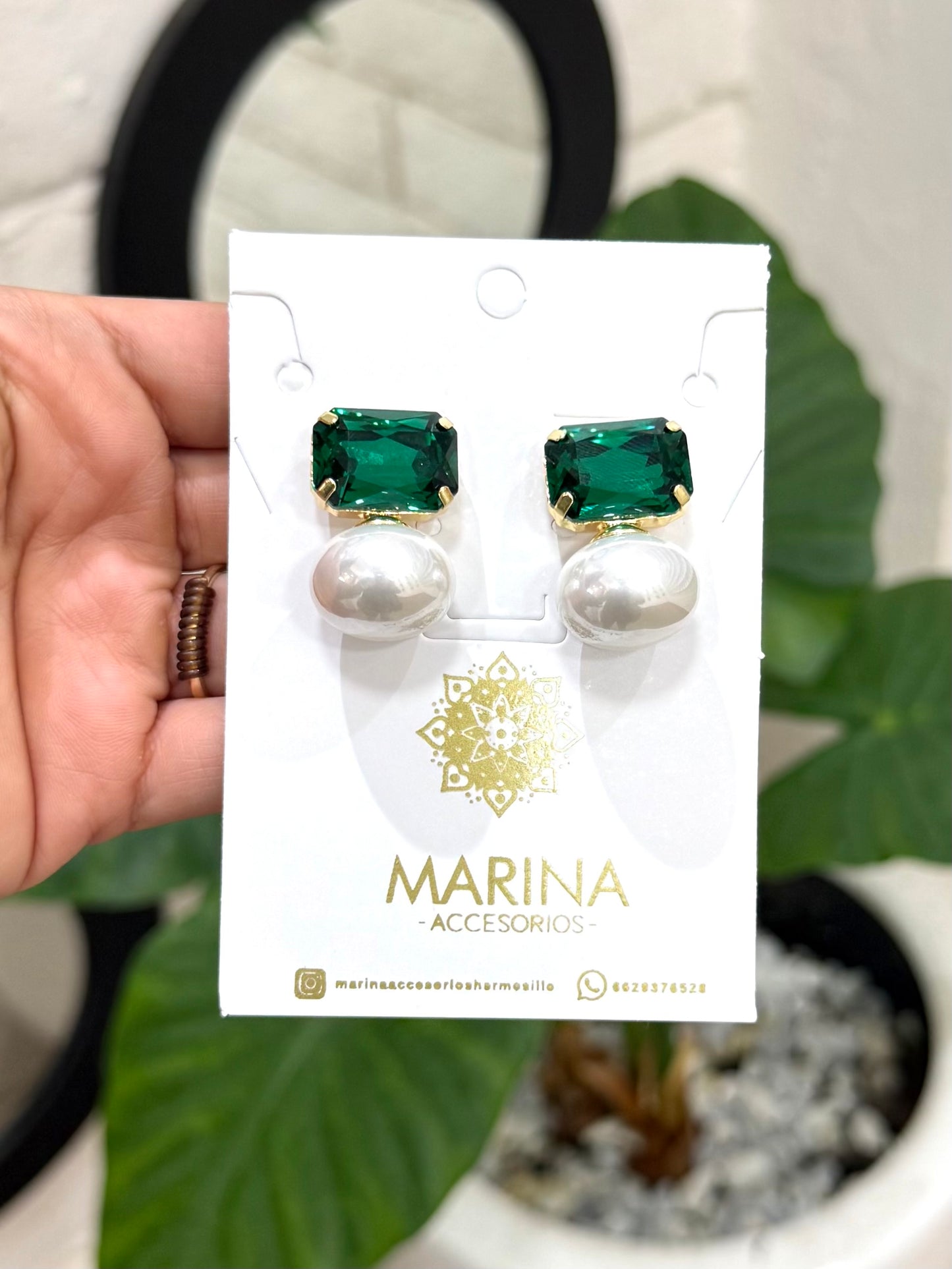Aretes de pedrería verdes