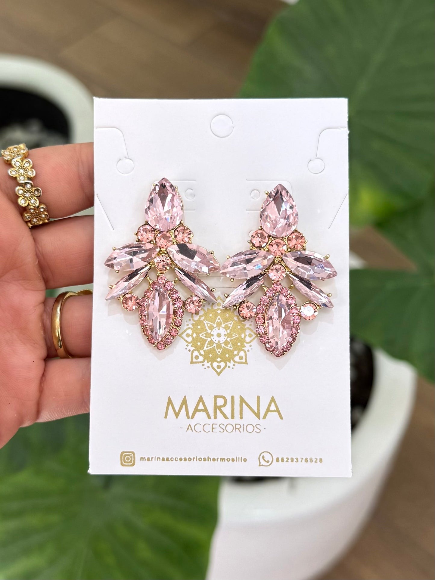 Arete de pedrería rosa