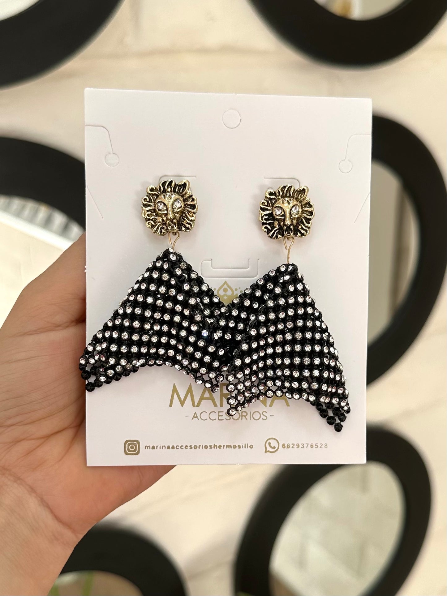 Aretes de pedrería negros