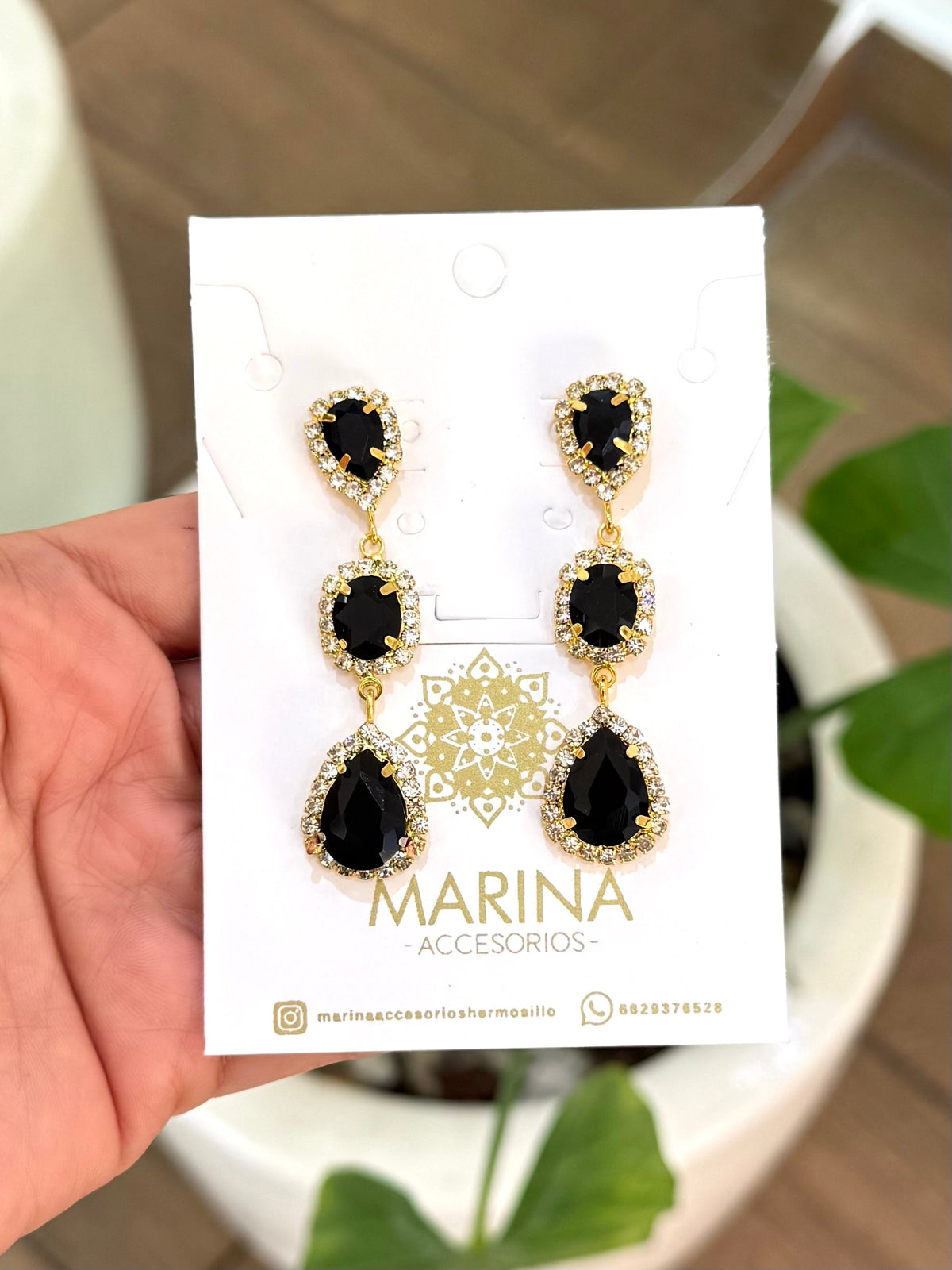 Aretes de pedrería negros