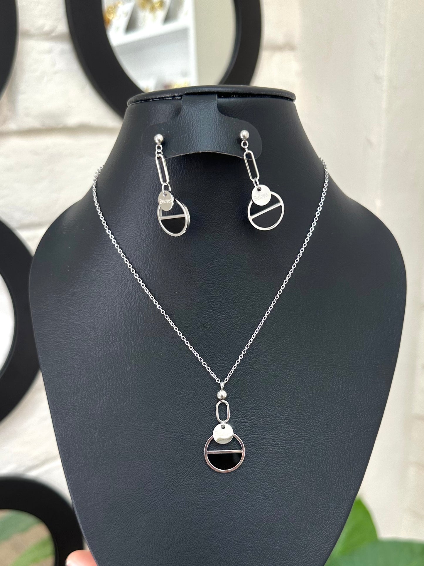 Collar negro con blanco