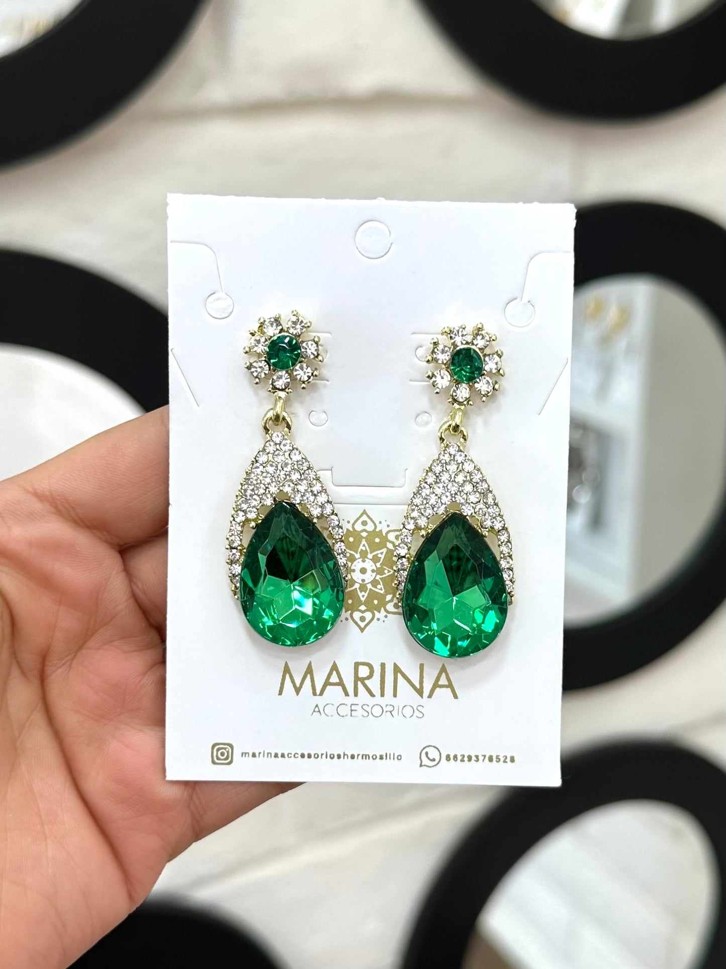 Aretes de pedrería verdes