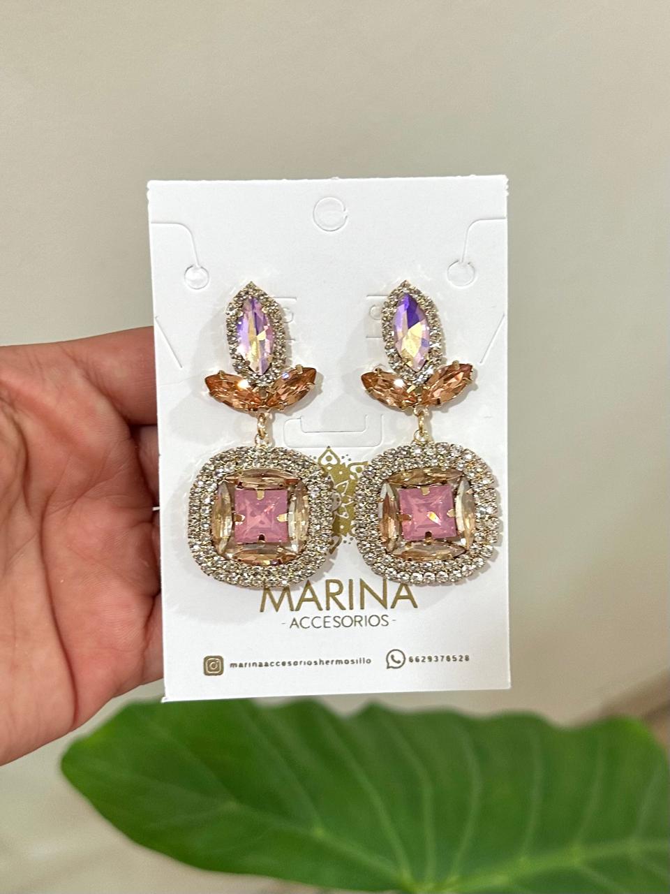 Arete de pedrería rosa