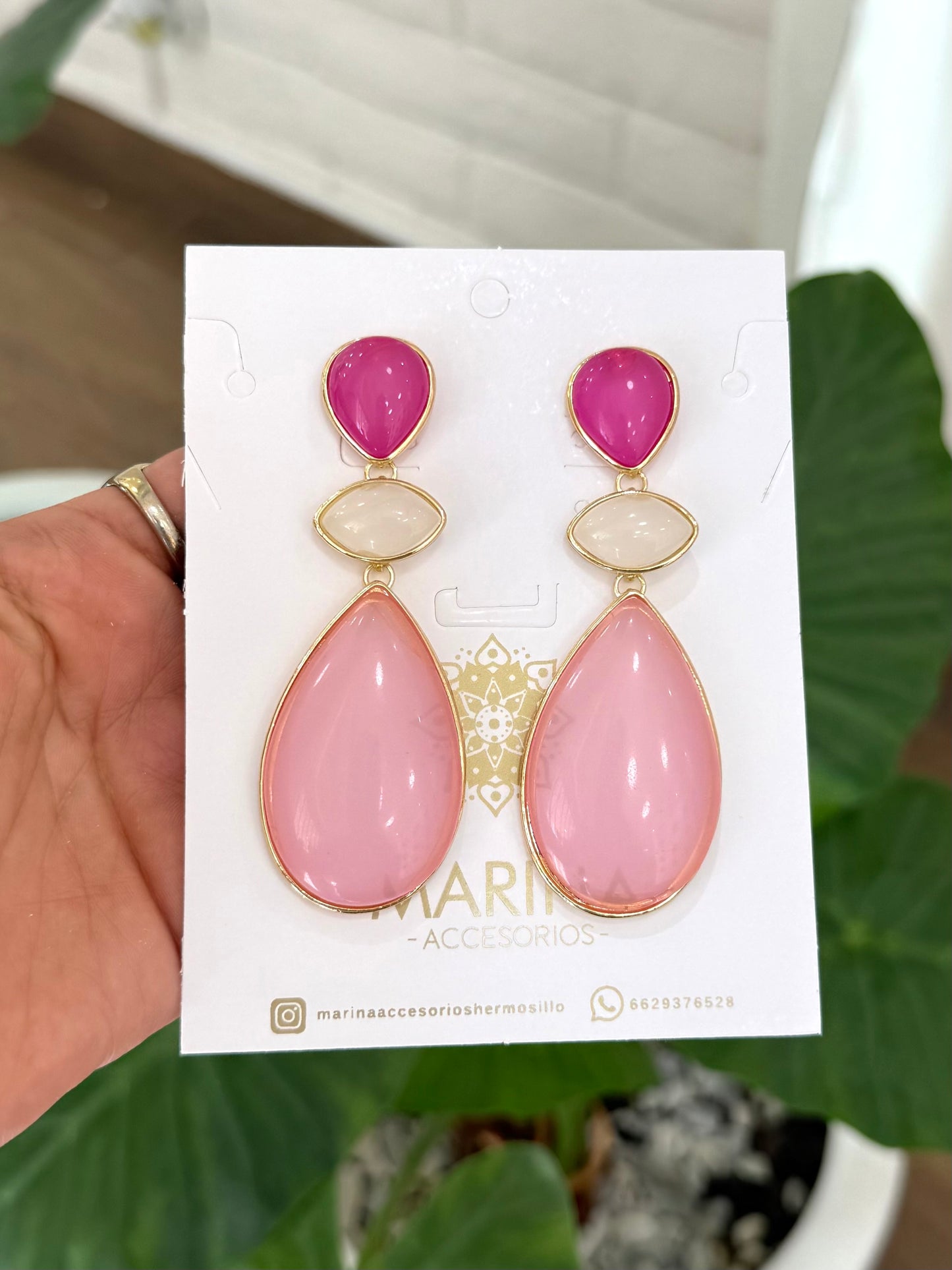 Arete de pedrería rosa