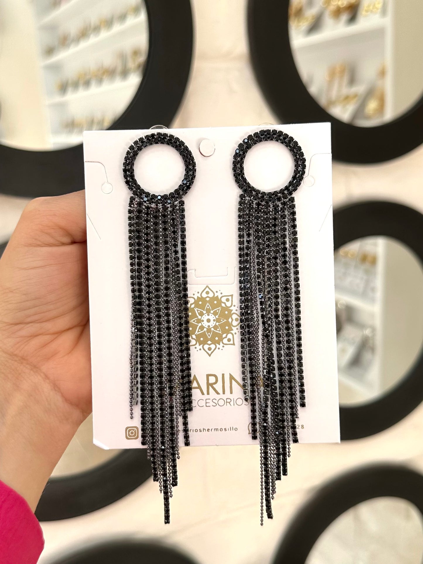 Aretes de pedrería negros