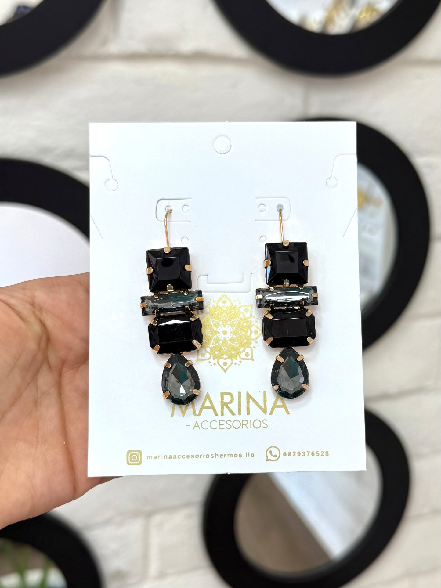 Aretes de pedrería negros