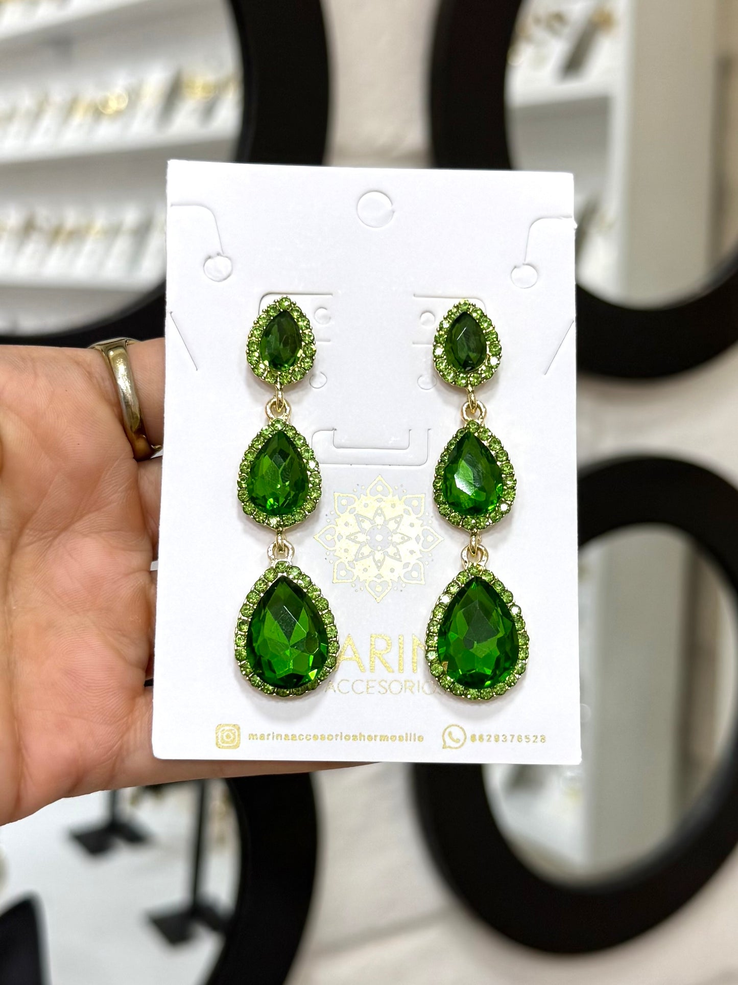 Aretes de pedrería verdes