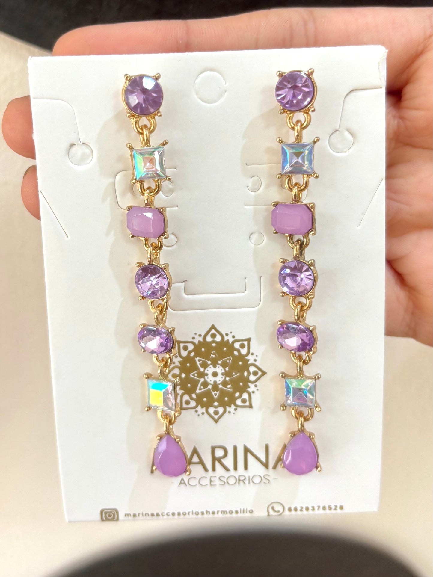 Aretes de pedrería morados