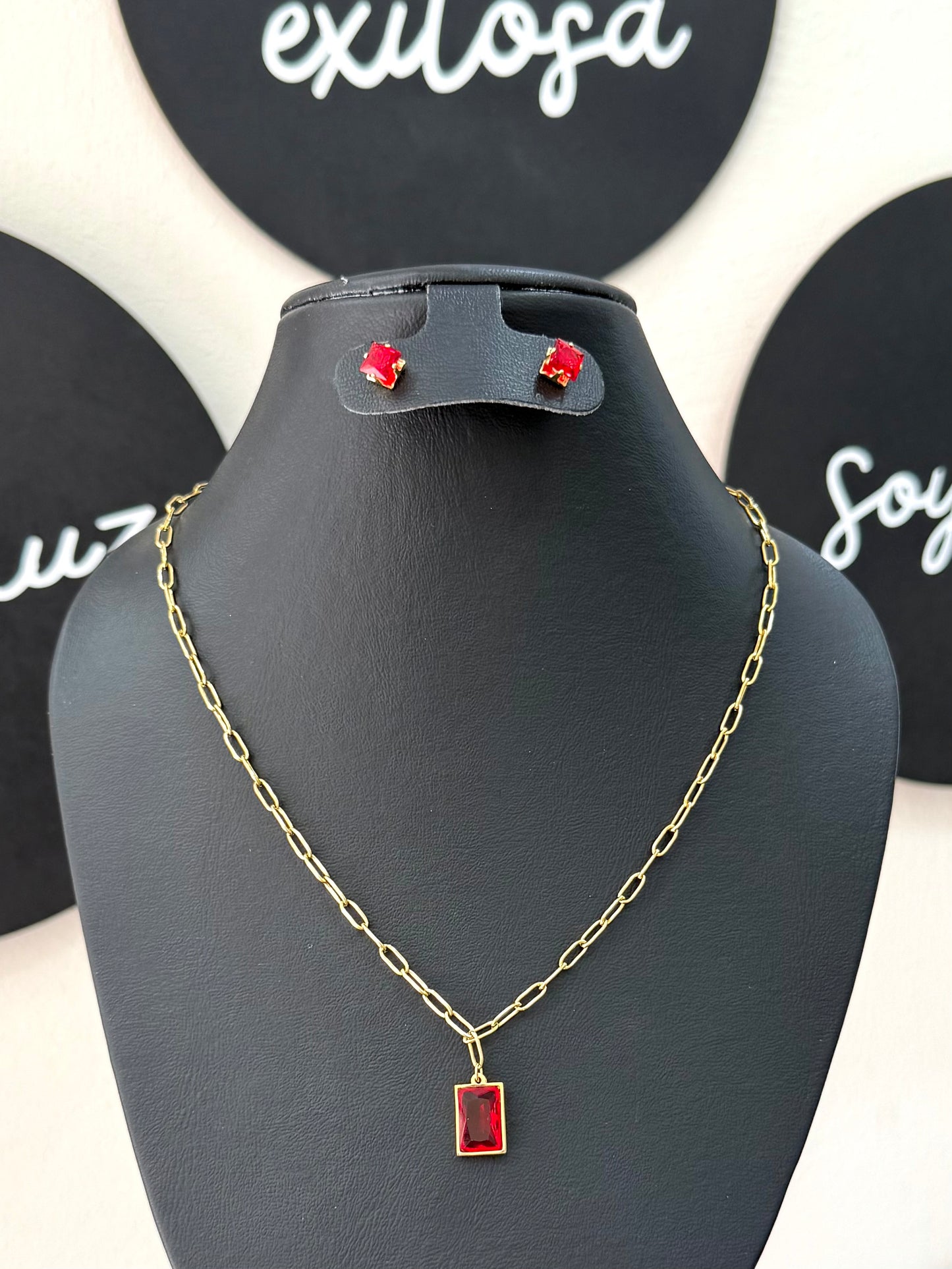 Collar rojo